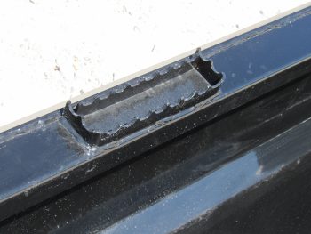 84" Severe Duty Low Profile Dirt Bucket with Teeth Fits Skid Steer Quick Attach - Image 7