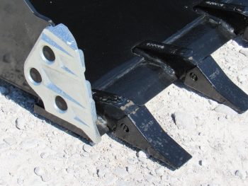 84" Severe Duty Low Profile Dirt Bucket with Teeth Fits Skid Steer Quick Attach - Image 5