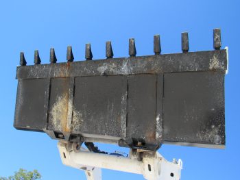 84" Severe Duty Low Profile Dirt Bucket with Teeth Fits Skid Steer Quick Attach - Image 3