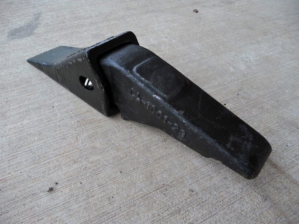 Simulation Solid Cast Bucket Tooth Weld on Style Cast Bucket Tooth and Shank – Skid Steer Attachment Depot
