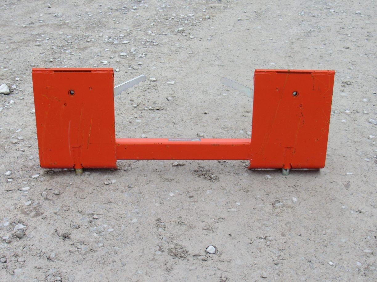 Kubota Tractor LA524 and LA525 Loader to Skid Steer Quick Attach Adapter 835160 Skid Steer