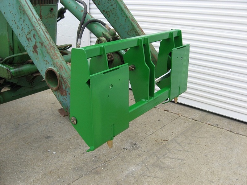 Worksaver John Deere 48/58 Pin-On Loader to Skid Steer Adapter – 832815 - Image 2