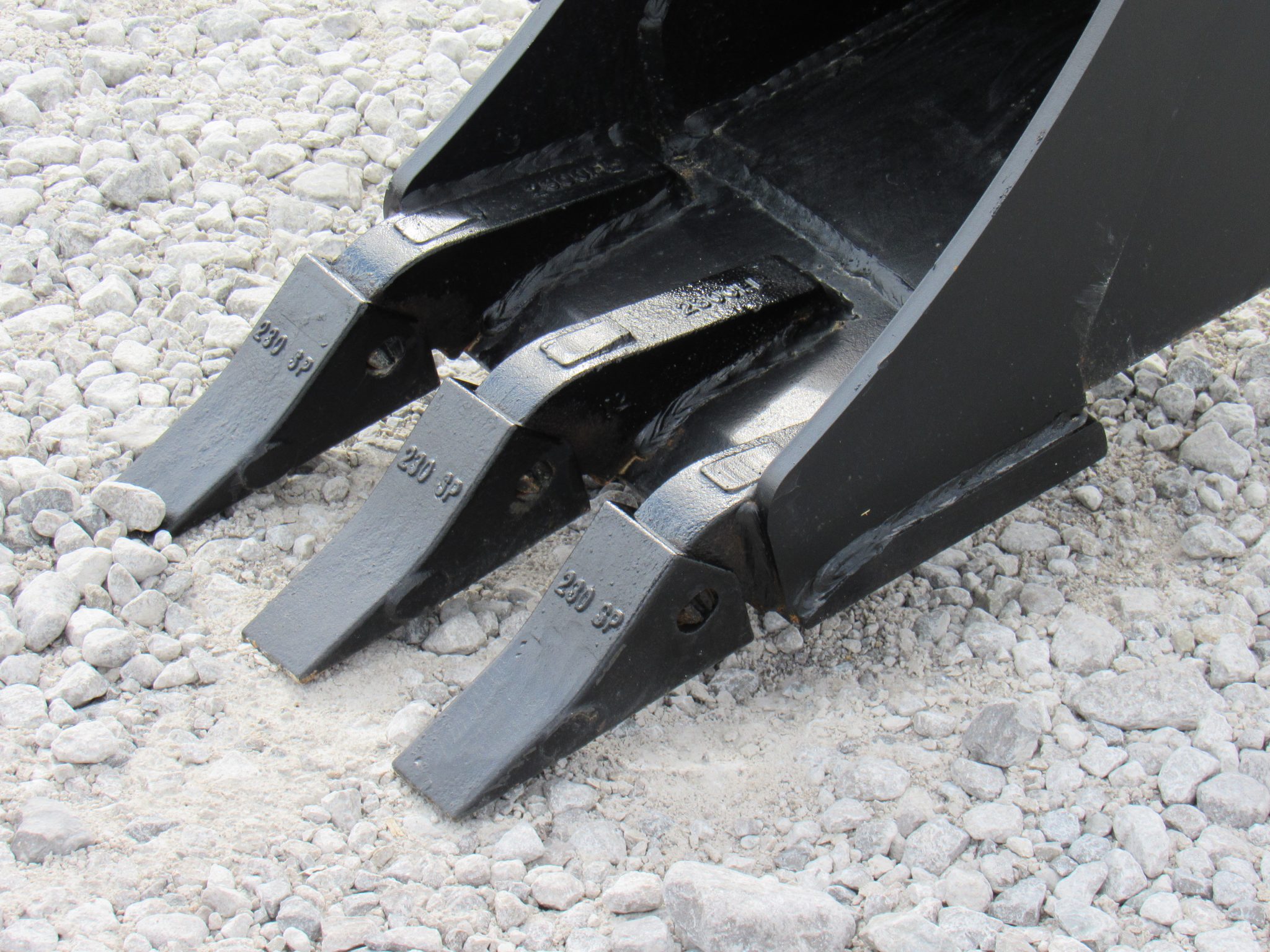 Stiff Arm Backhoe Attachment with 12″ Tooth Trench Bucket Fits Skid