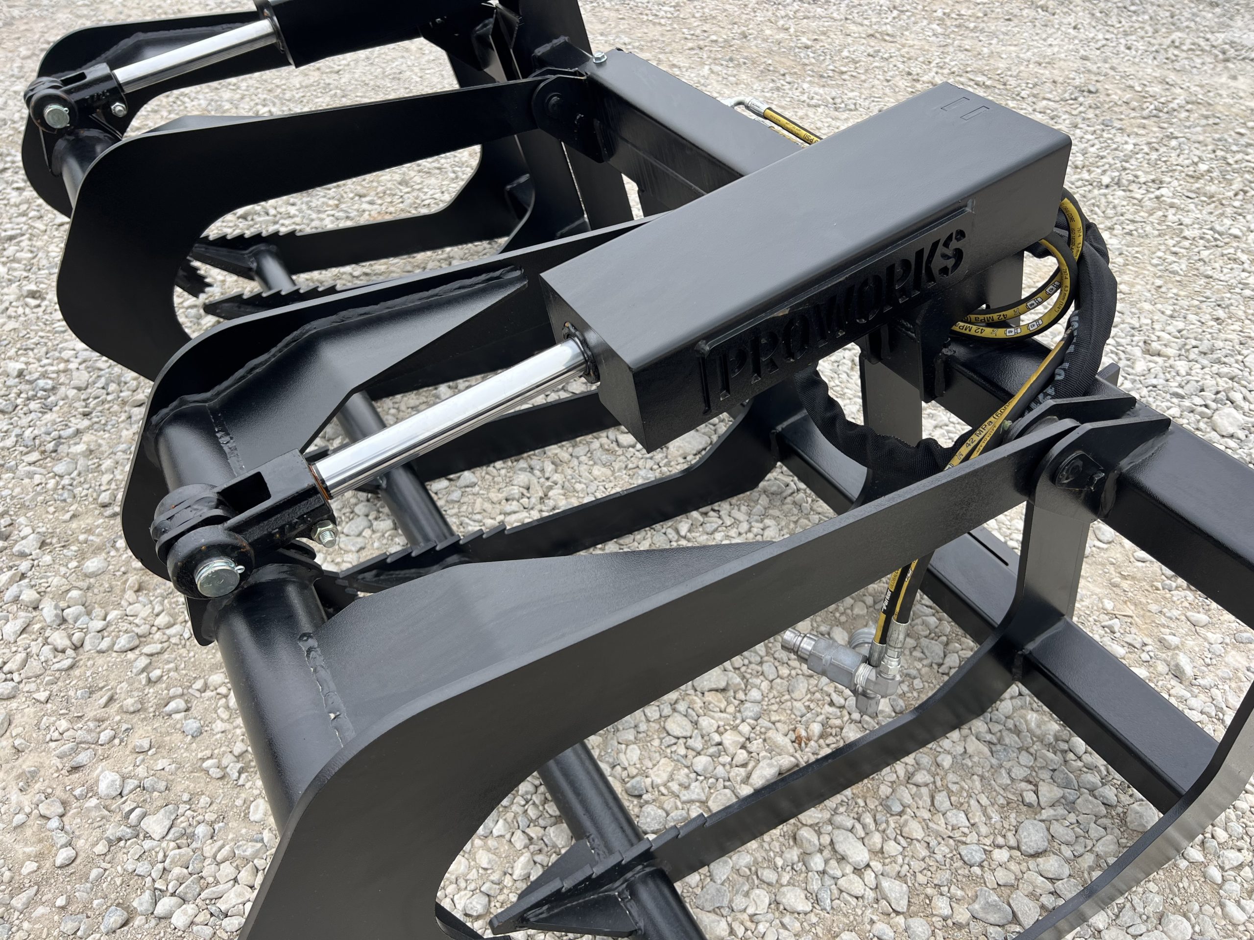 66″ Dual Cylinder Root Bucket Grapple Attachment with Grease Fittings Fits Skid Steer Quick Attach - Image 10