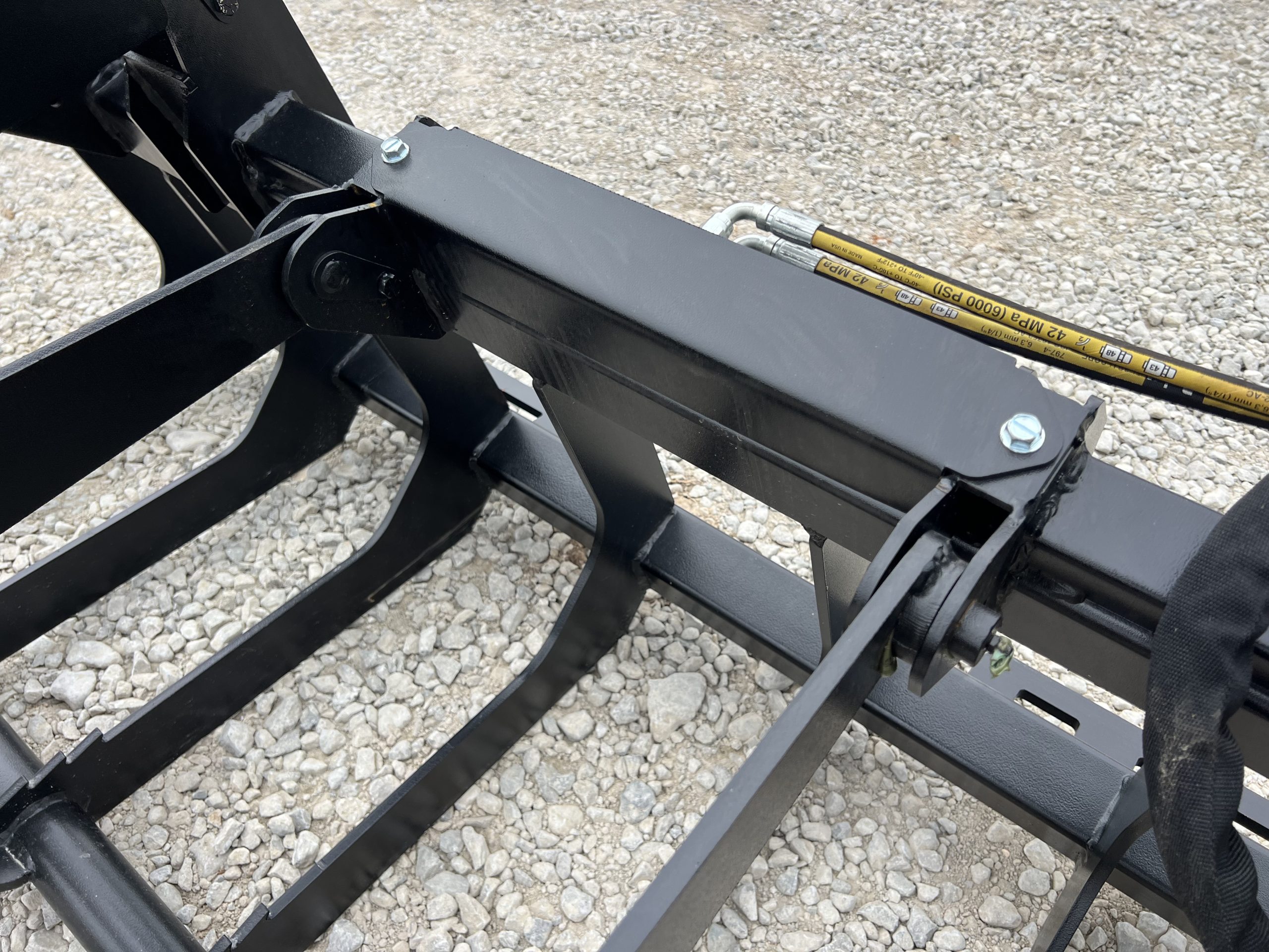 66″ Dual Cylinder Root Bucket Grapple Attachment with Grease Fittings Fits Skid Steer Quick Attach - Image 11