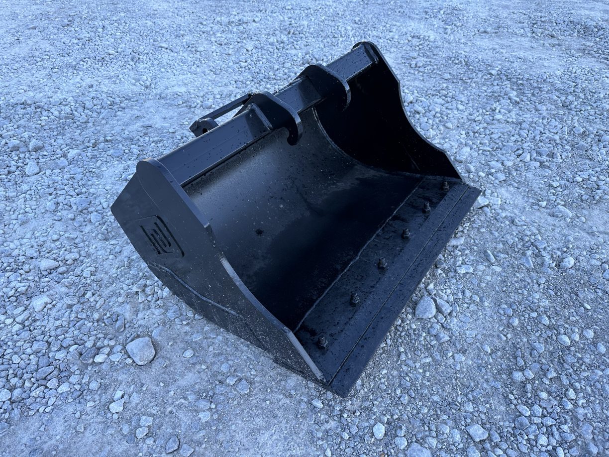 36″ Ditching Excavator Bucket with BOE Fits Bobcat ESeries and 435