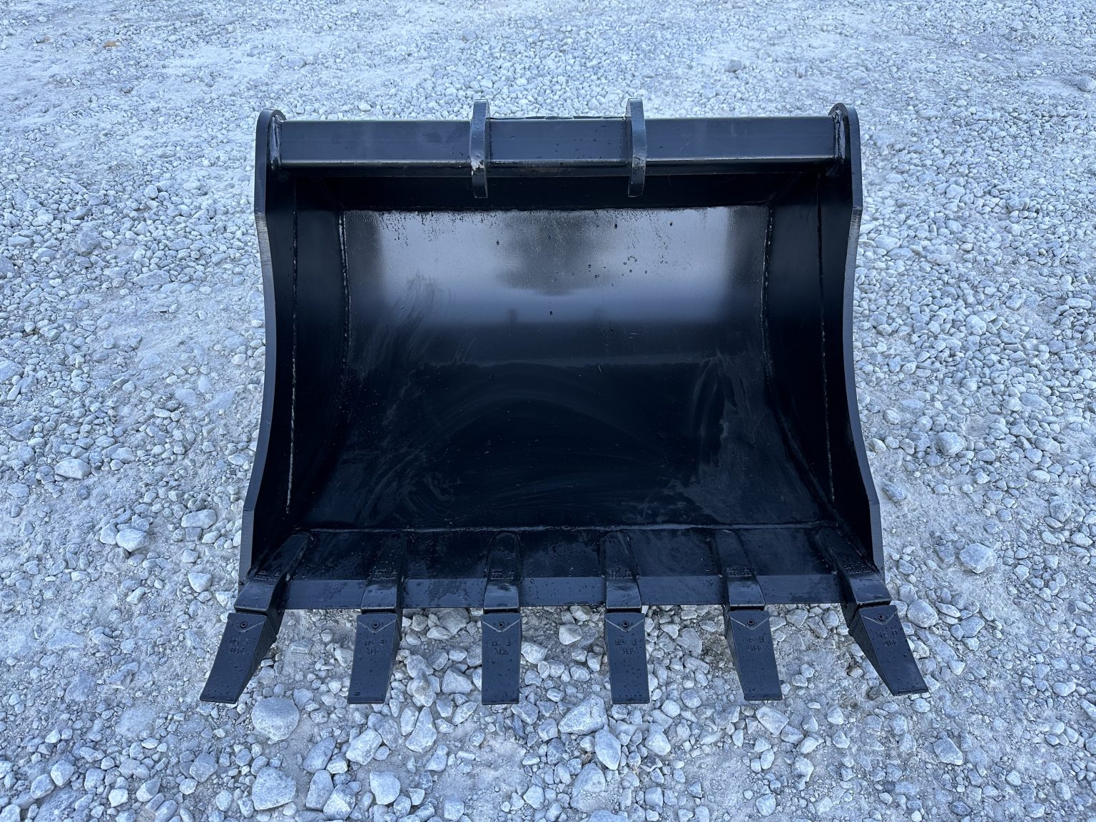 36″ Tooth Excavator Bucket Fits Bobcat Quick X Change for 10,000