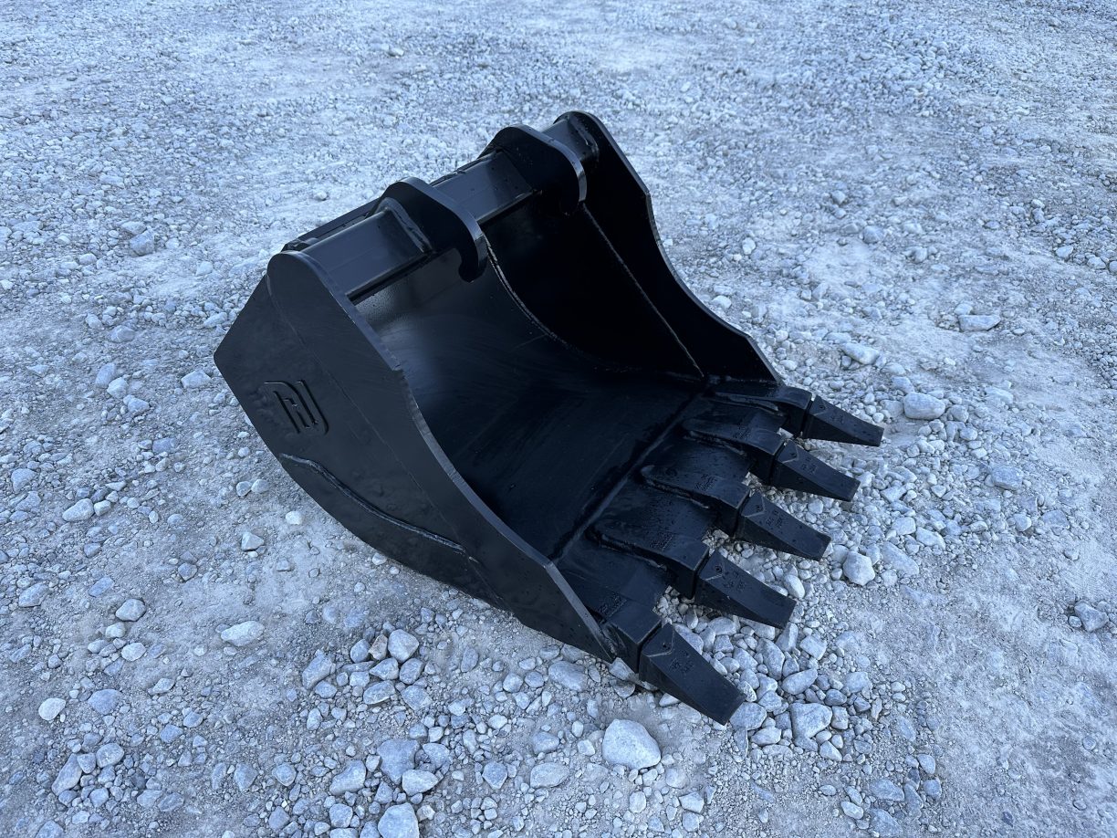 24″ Tooth Excavator Bucket Fits Bobcat Quick X Change for 6,000