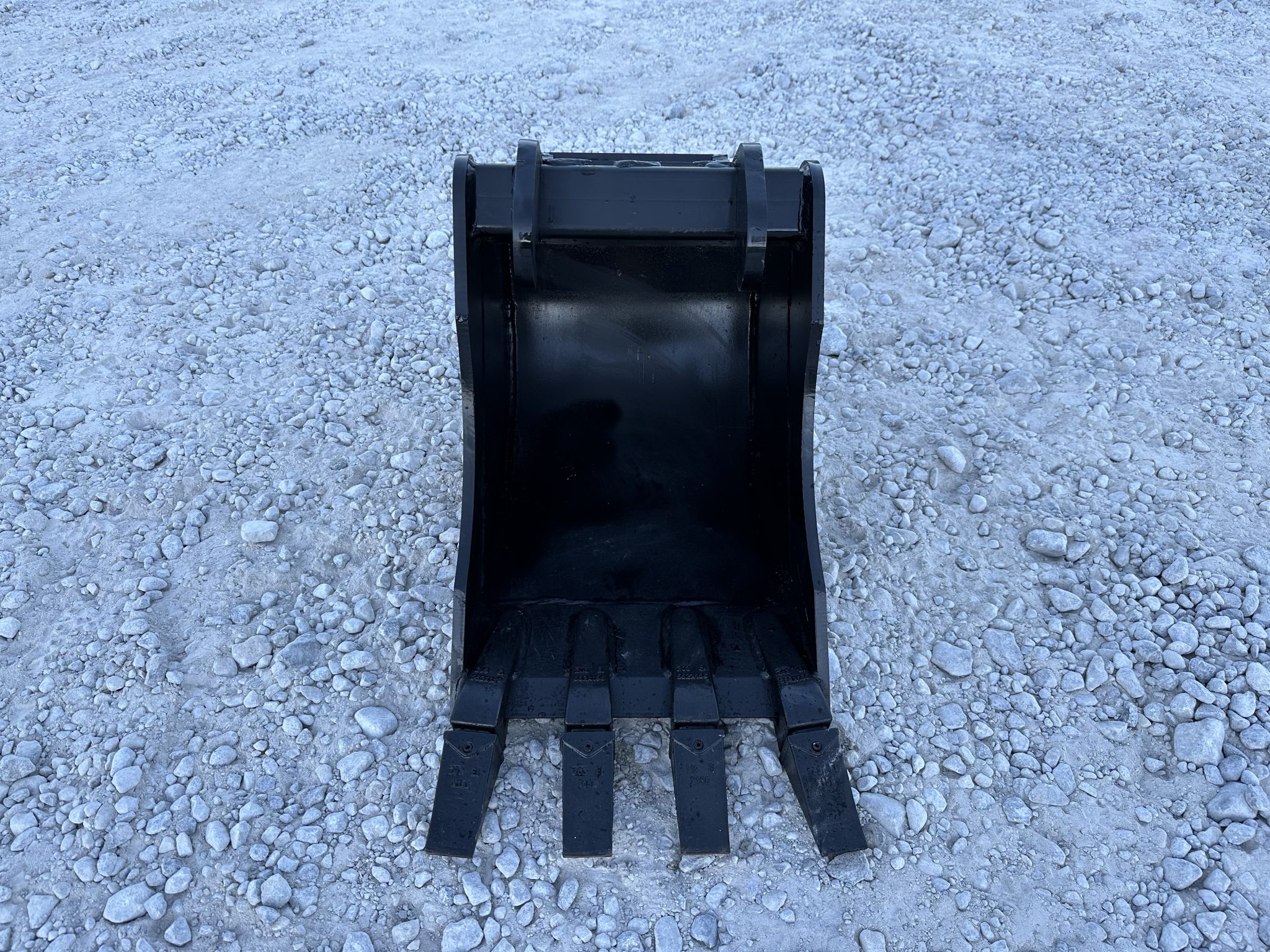 16″ Tooth Excavator Bucket Fits Bobcat Quick X Change for 6,000