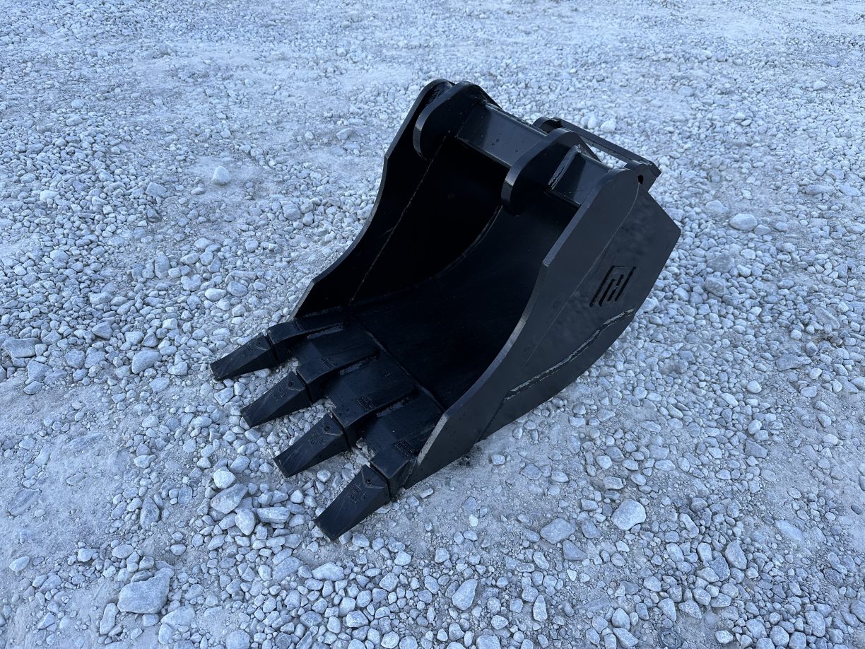 18″ Tooth Excavator Bucket Fits Bobcat Quick X Change for 6,000