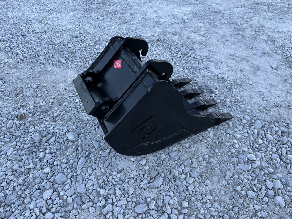 18″ Tooth Excavator Bucket Fits Bobcat Quick X Change for 6,000