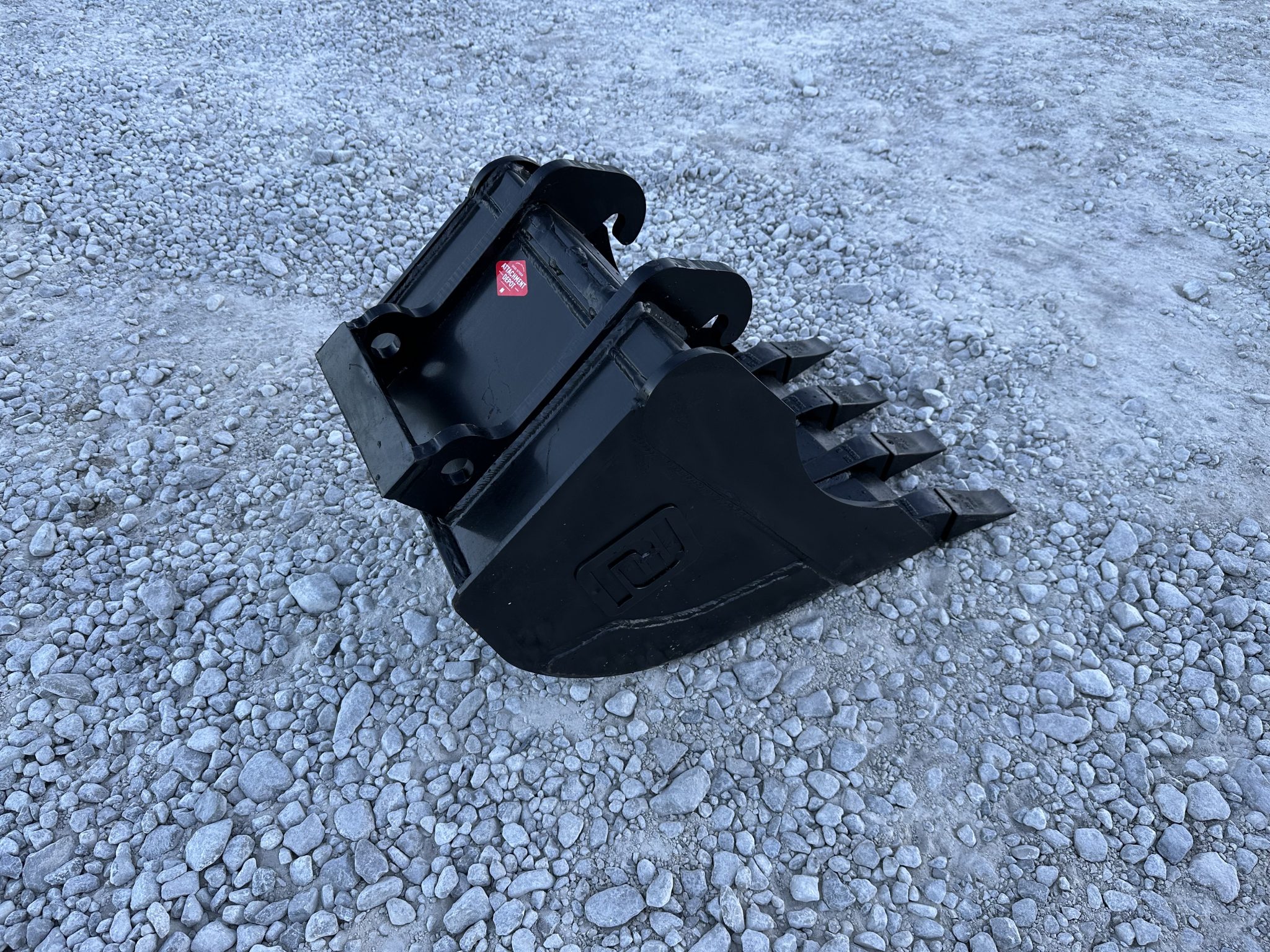 18″ Tooth Excavator Bucket Fits Bobcat Quick X Change for 6,000