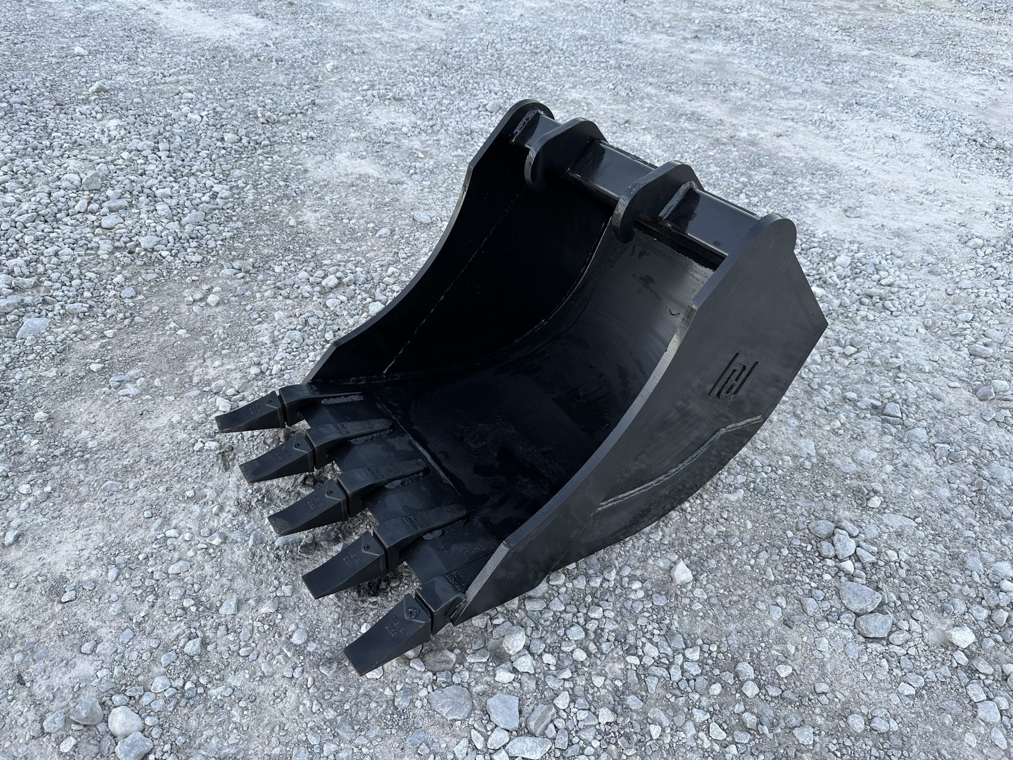 24″ Tooth Excavator Bucket Fits Bobcat Quick X Change for 10,000