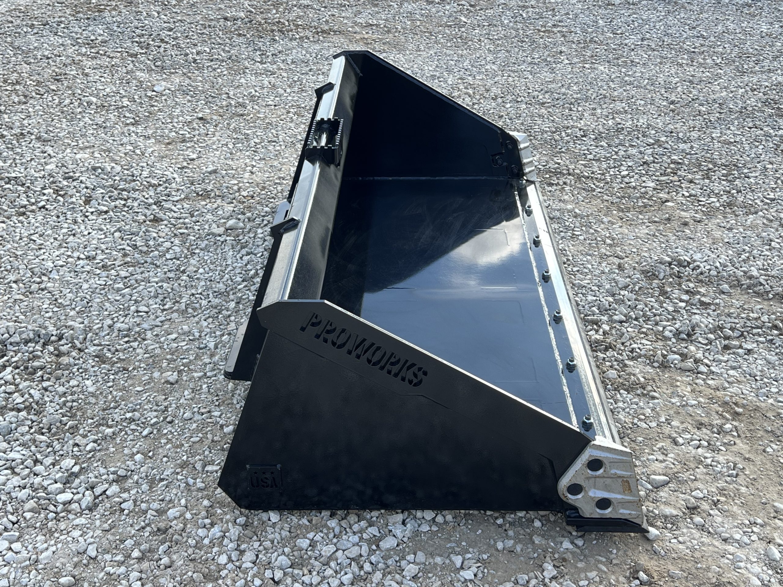 80" Severe Duty Low Profile Smooth Bucket with Bolt on Edge and Side Cutters Attachment Fits Skid Steer - Image 4