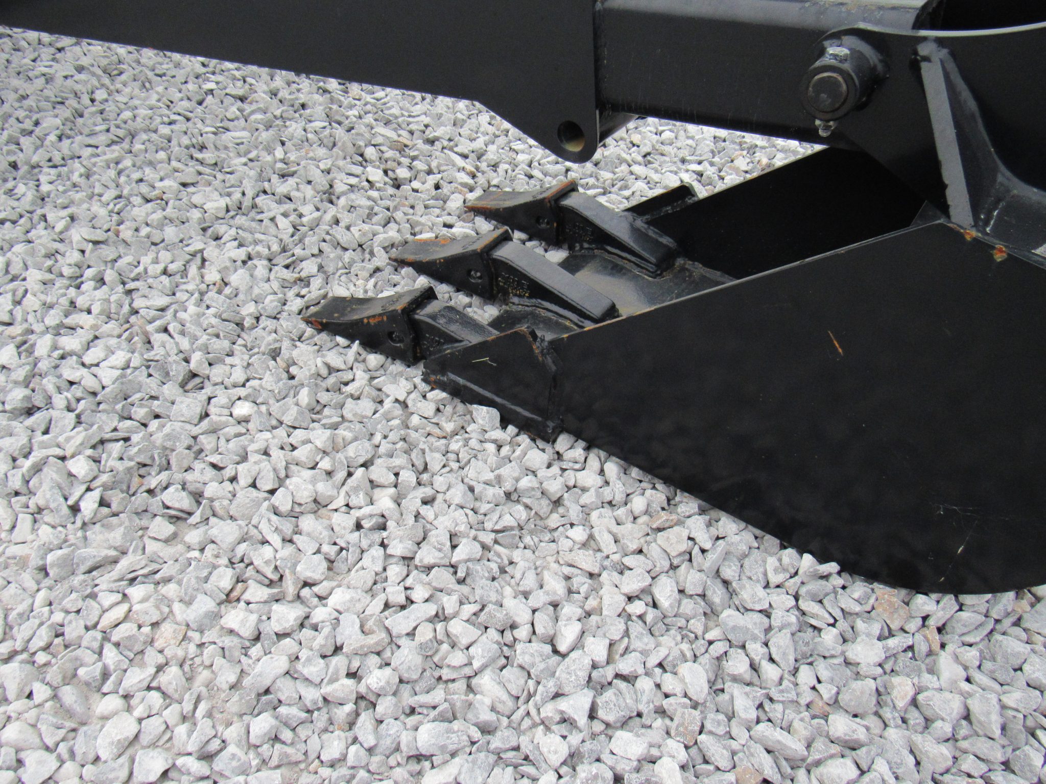 Stiff Arm Backhoe Attachment with 12″ Tooth Trench Bucket Fits Skid