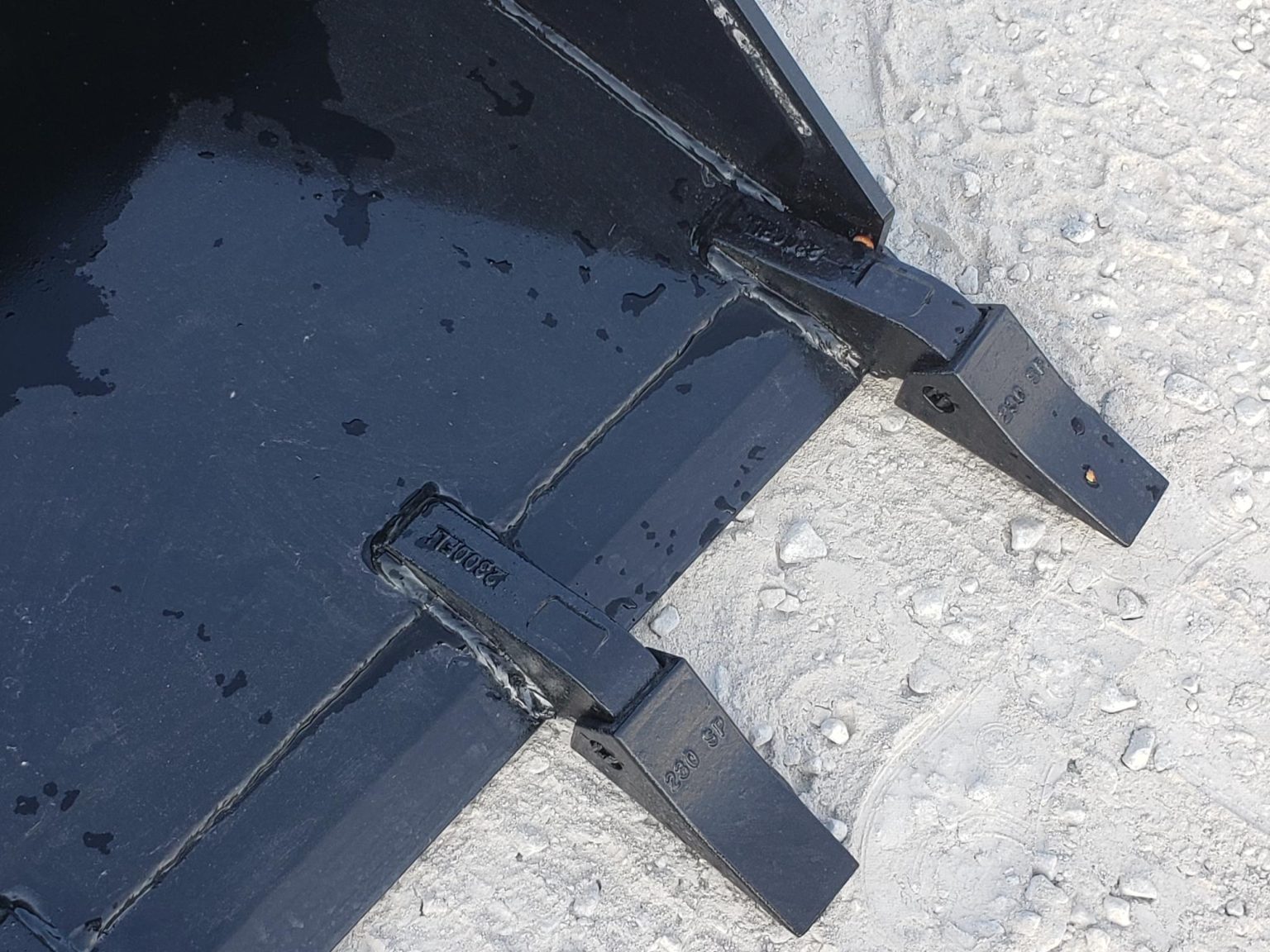 PROWORKS 60″ Heavy Duty Low Profile Dirt Bucket with Teeth Fits Skid