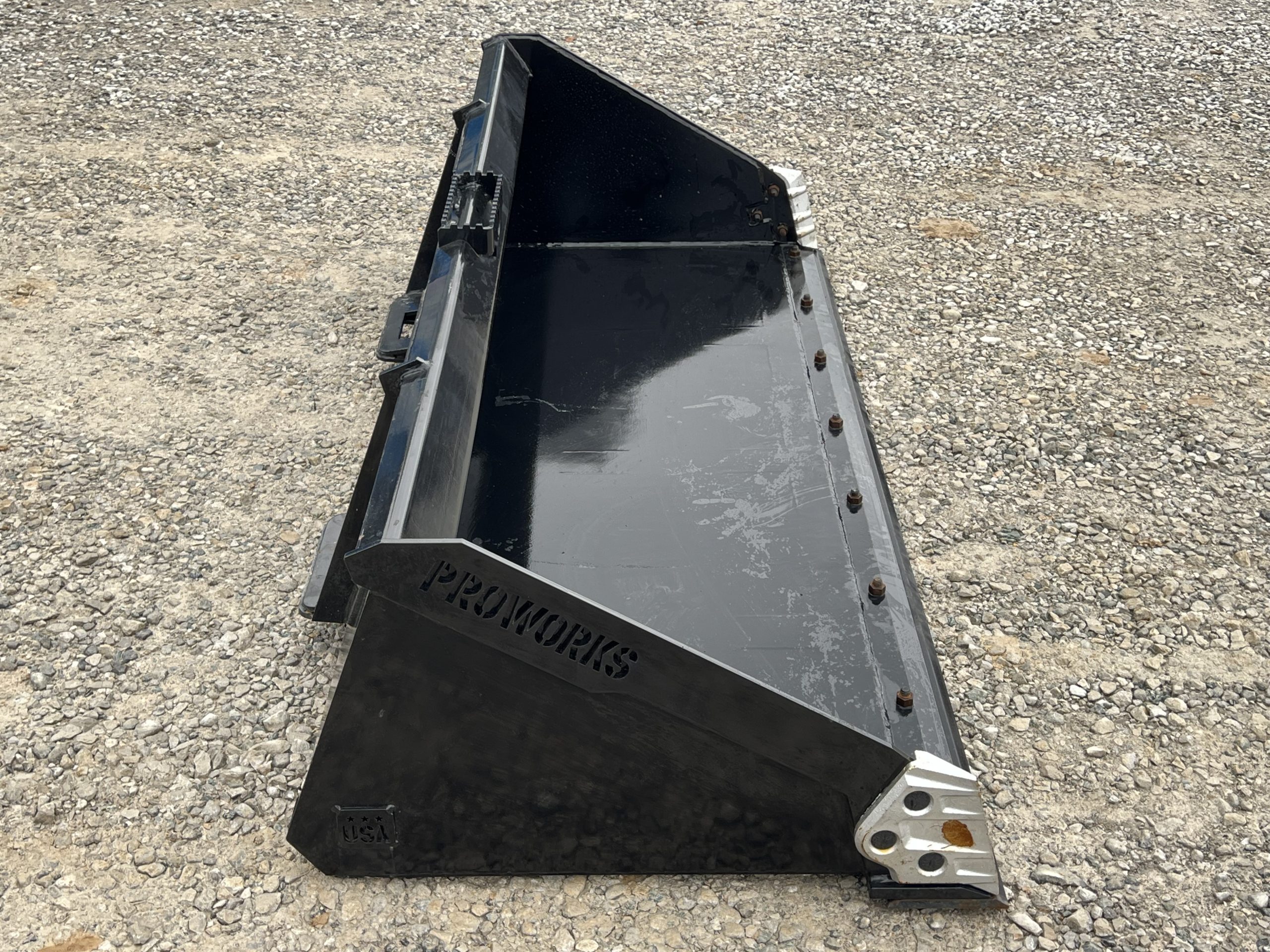 84" Severe Duty Low Profile Smooth Bucket with Bolt on Edge and Side Cutters Attachment Fits Skid Steer - Image 4