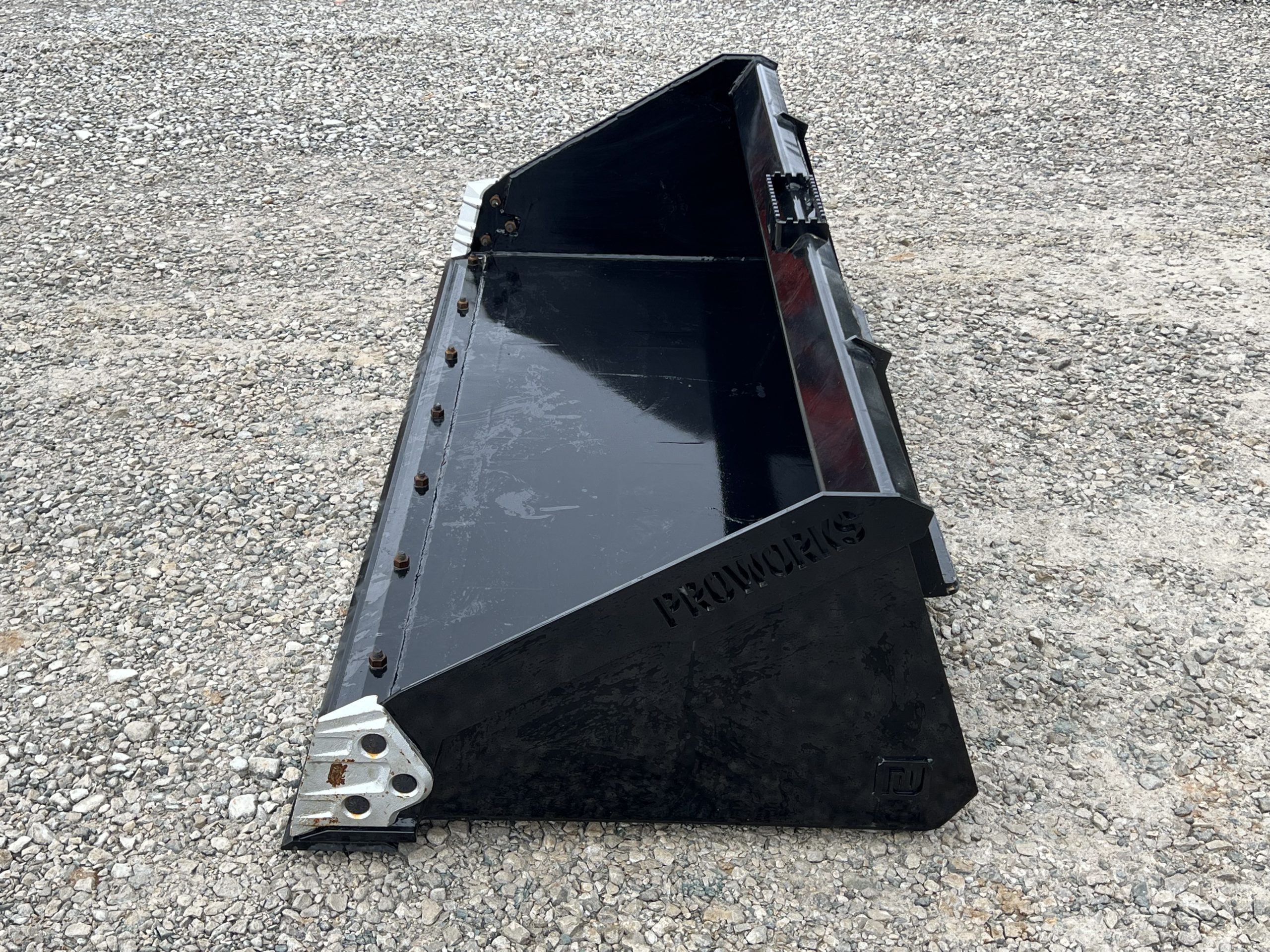84" Severe Duty Low Profile Smooth Bucket with Bolt on Edge and Side Cutters Attachment Fits Skid Steer - Image 8