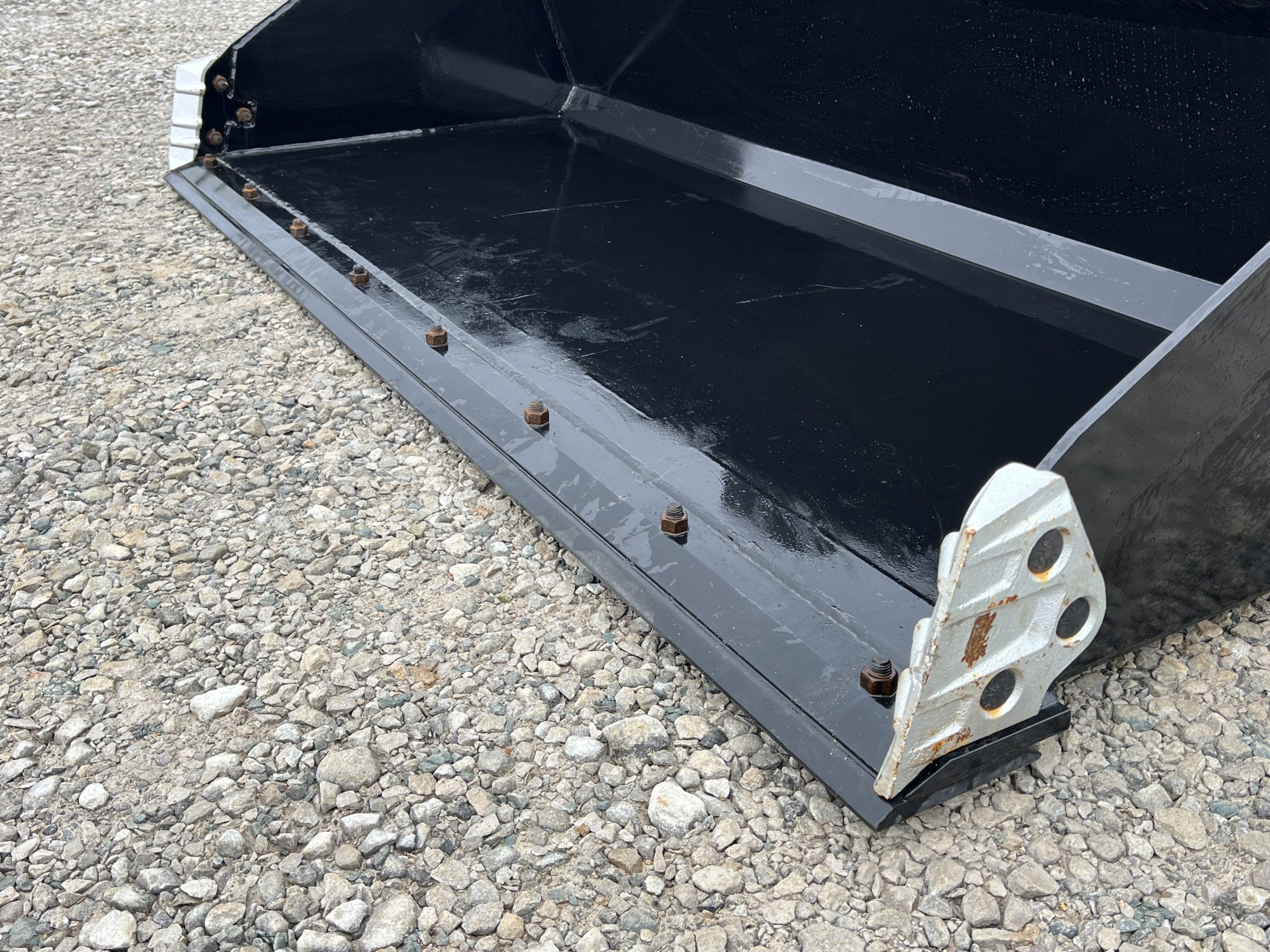 84" Severe Duty Low Profile Smooth Bucket with Bolt on Edge and Side Cutters Attachment Fits Skid Steer - Image 9