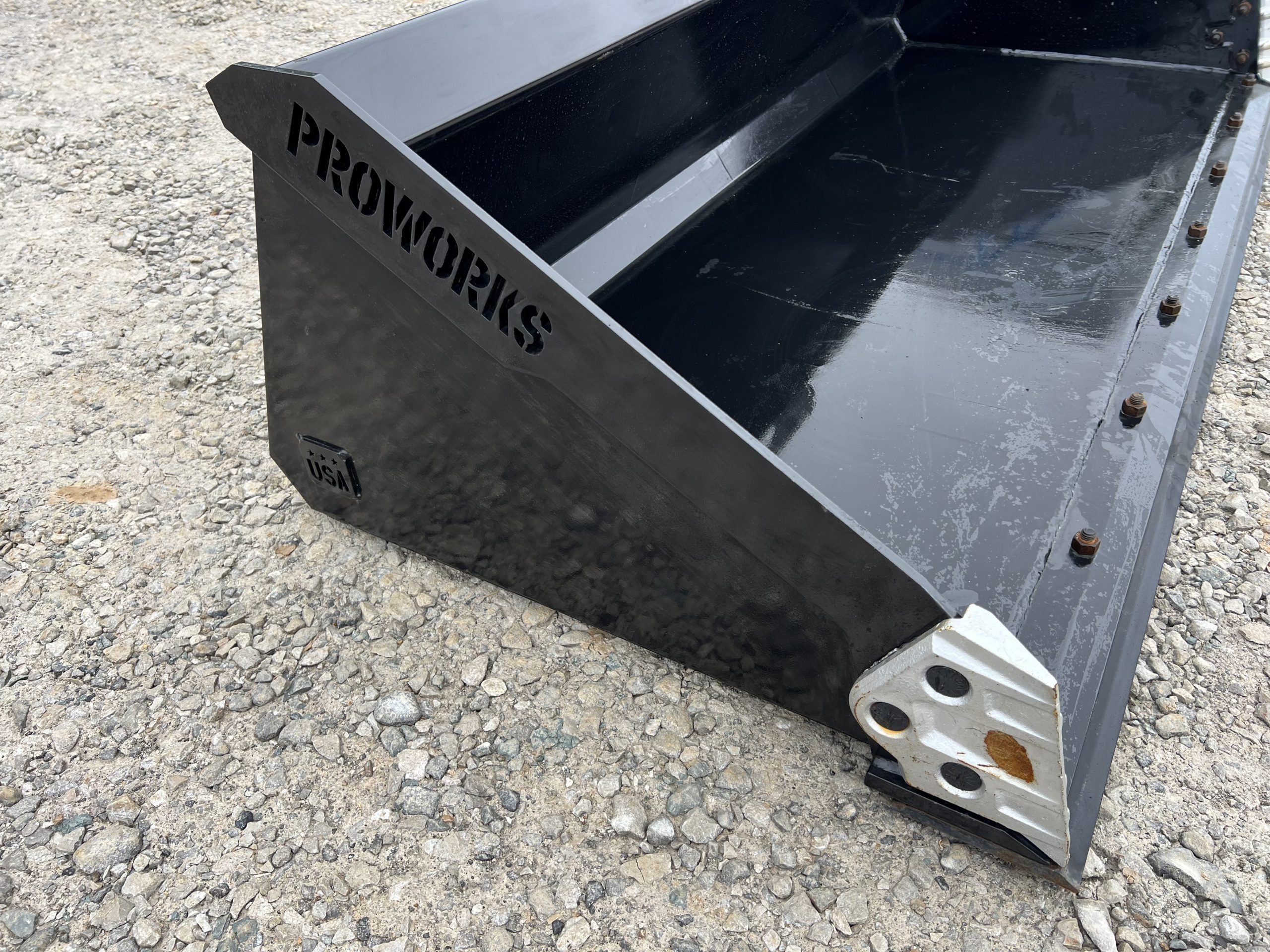 84" Severe Duty Low Profile Smooth Bucket with Bolt on Edge and Side Cutters Attachment Fits Skid Steer - Image 12