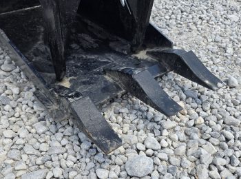 Heavy Duty Stump Bucket Grapple Attachment with Teeth Fits Skid Steer Quick Attach - Image 6