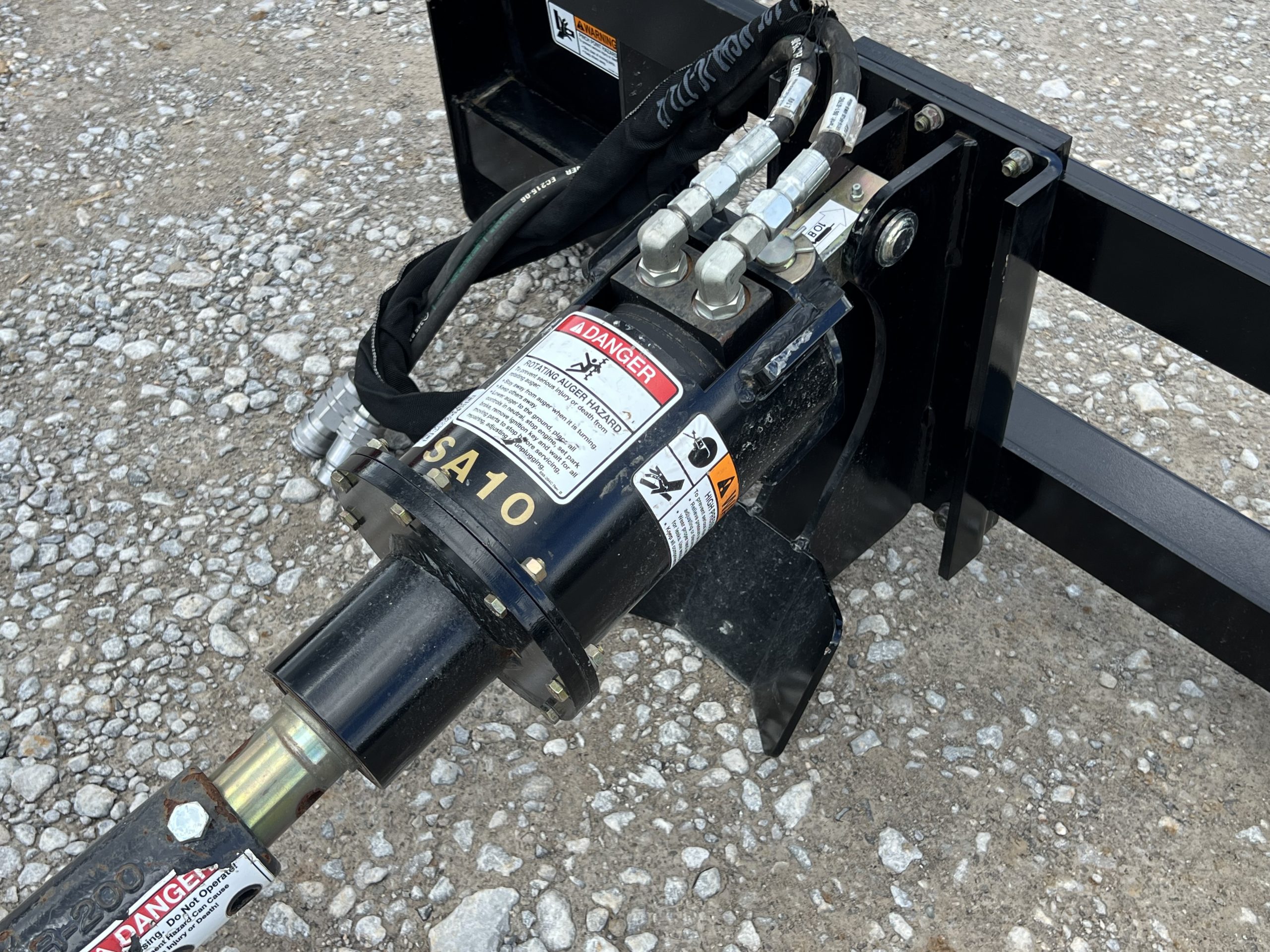 2023 Land Pride SA10 Hydraulic Post Hole Digger Auger Compact Tractor Attachment - Image 9