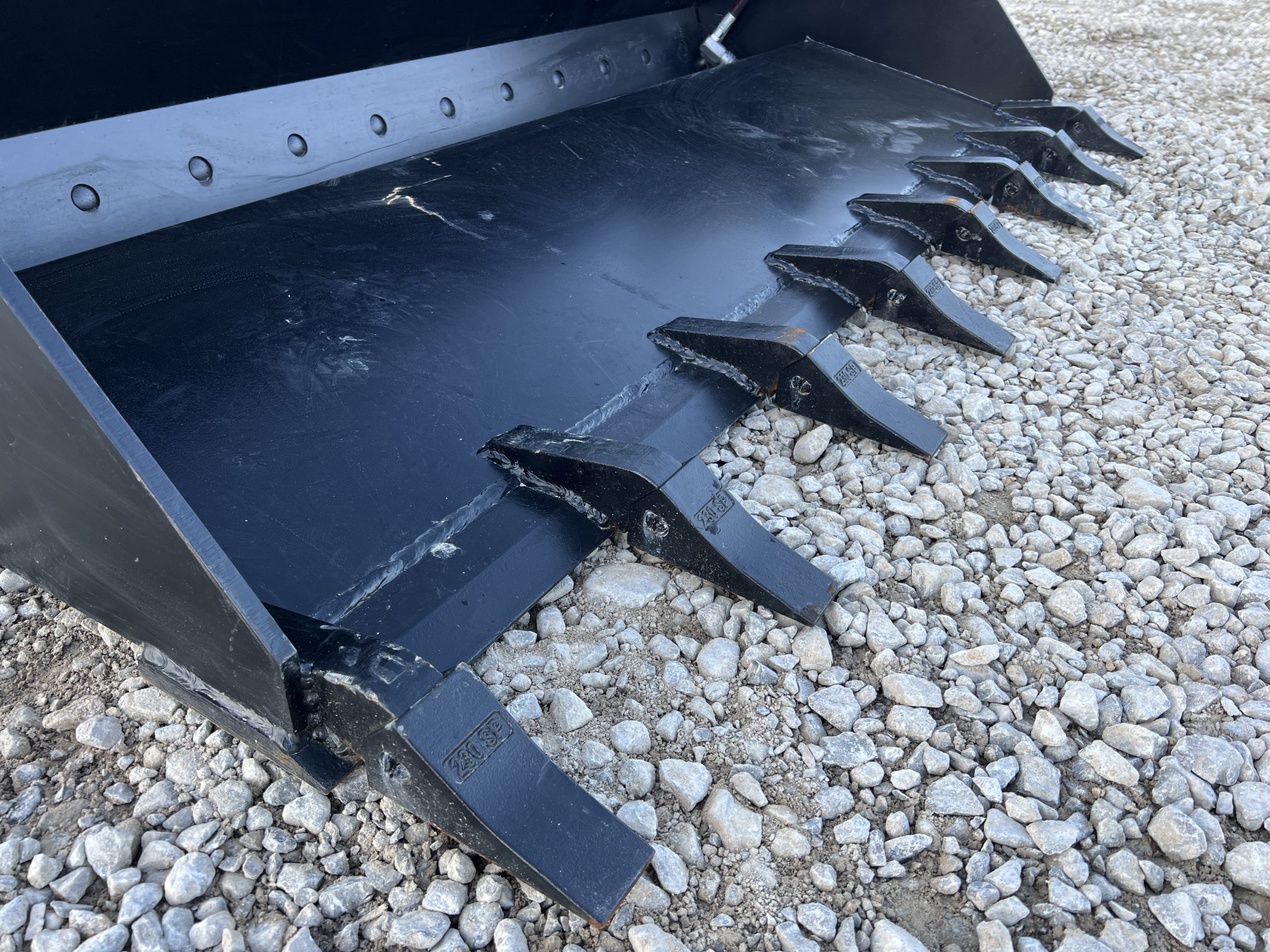 72" Tooth 4-IN-1 Combination Bucket Attachment Fits Skid Steer Quick Attach - Image 9