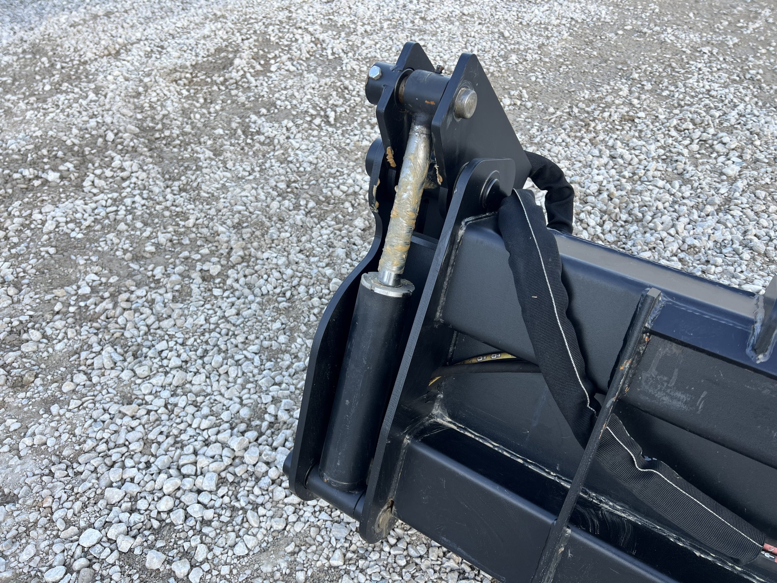 72" Tooth 4-IN-1 Combination Bucket Attachment Fits Skid Steer Quick Attach - Image 11