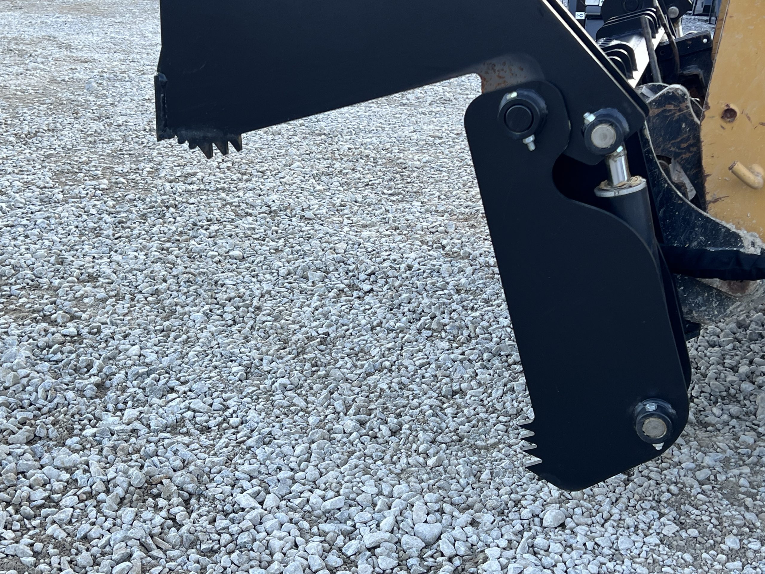 72" Tooth 4-IN-1 Combination Bucket Attachment Fits Skid Steer Quick Attach - Image 14