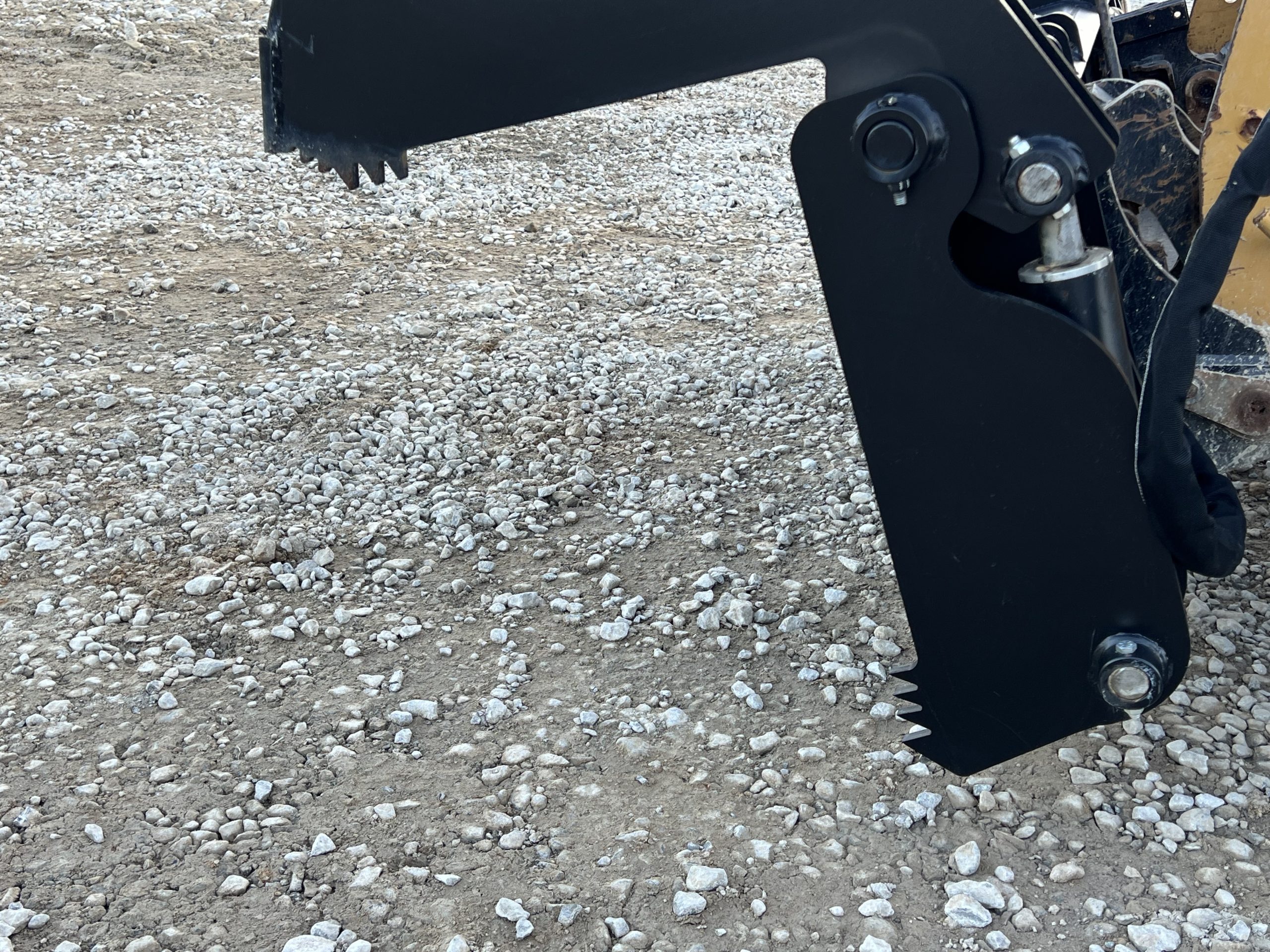 72" Smooth 4-IN-1 Combination Bucket Attachment Fits Skid Steer Quick Attach - Image 14