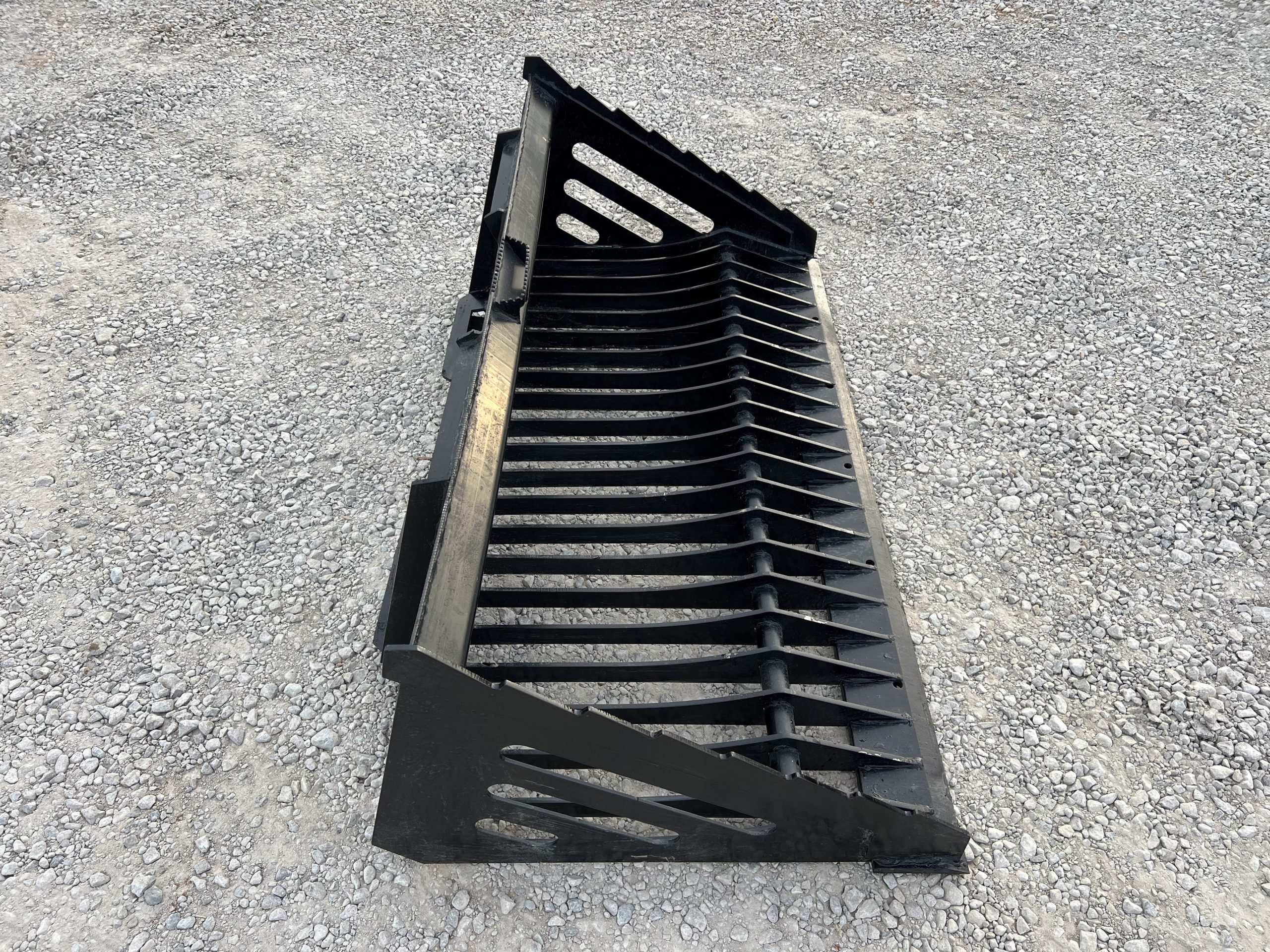 72″ Heavy Duty Skeleton Rock Bucket Attachment Fits Skid Steer Quick Attach - Image 4
