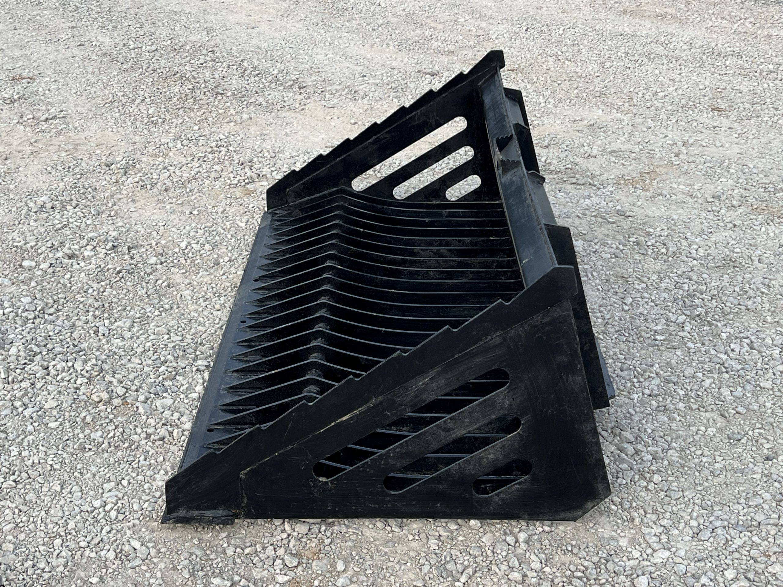 72″ Heavy Duty Skeleton Rock Bucket Attachment Fits Skid Steer Quick Attach - Image 8