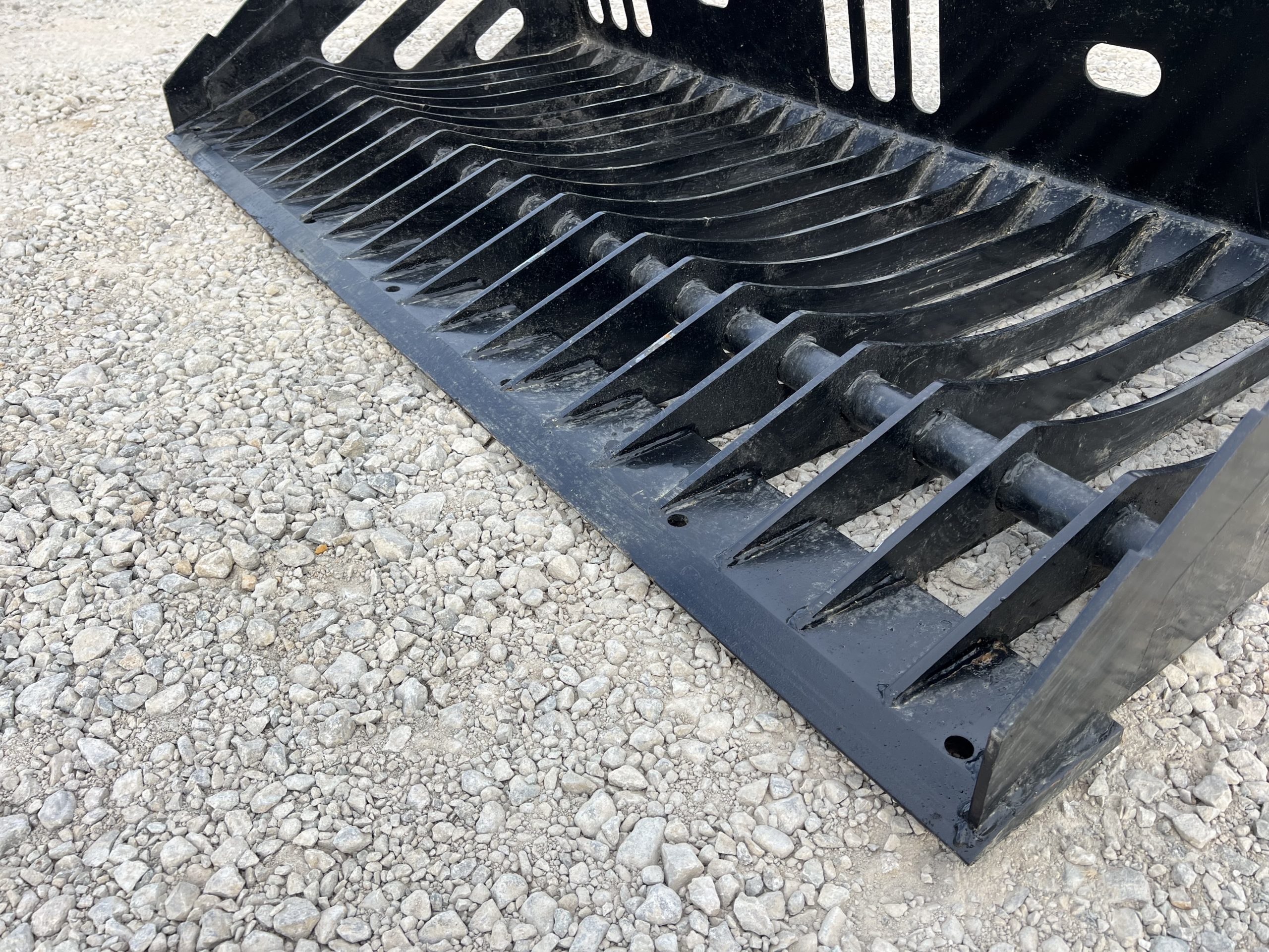 72″ Heavy Duty Skeleton Rock Bucket Attachment Fits Skid Steer Quick Attach - Image 9