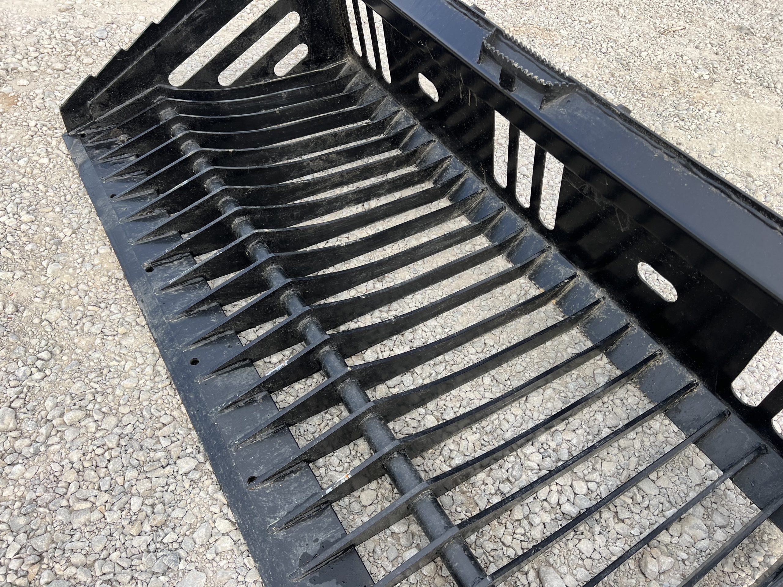 72″ Heavy Duty Skeleton Rock Bucket Attachment Fits Skid Steer Quick Attach - Image 10
