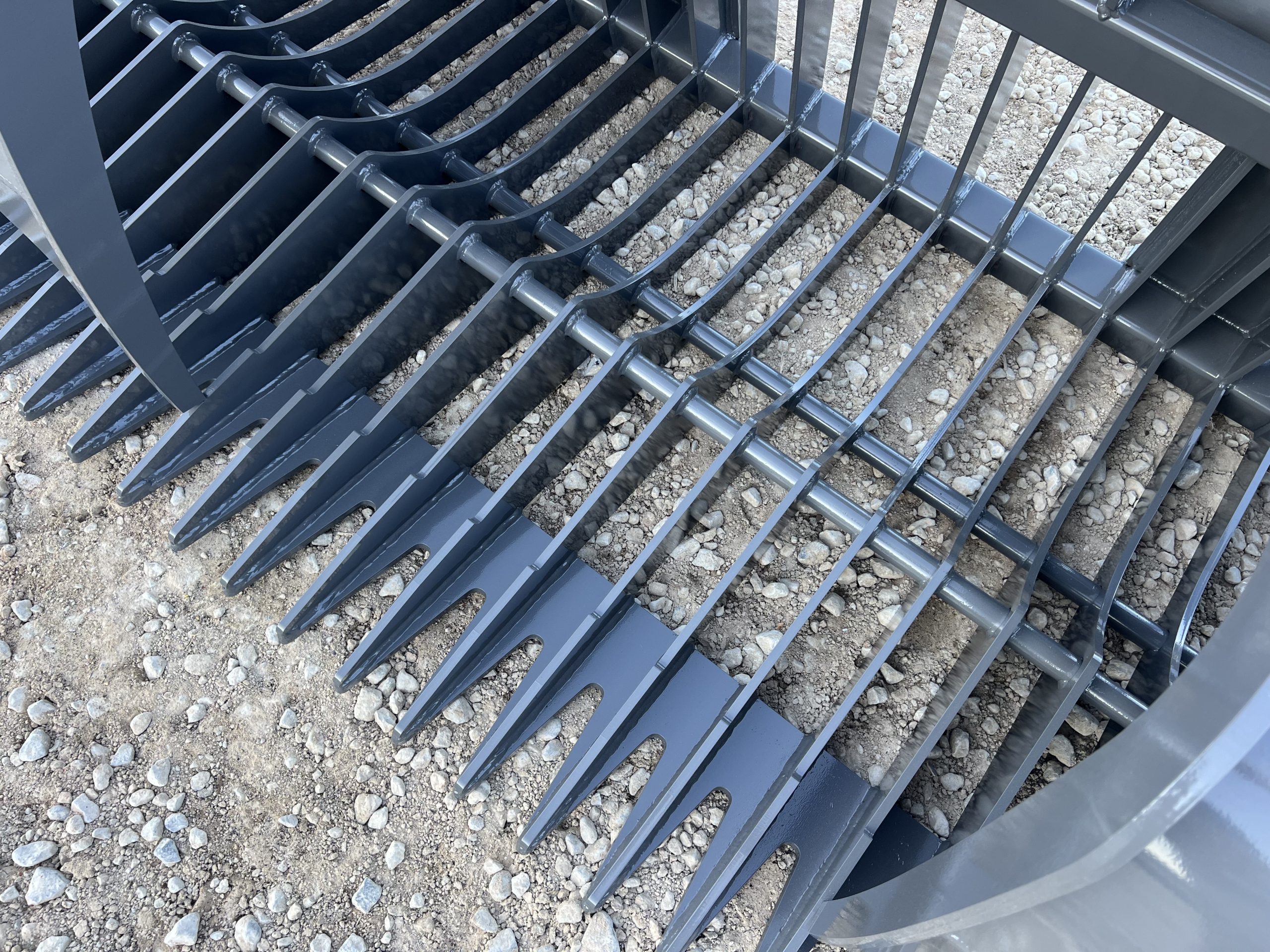 Berlon 84" Skeleton Rock Grapple Attachment Fits Skid Steer Quick Attach - Image 10