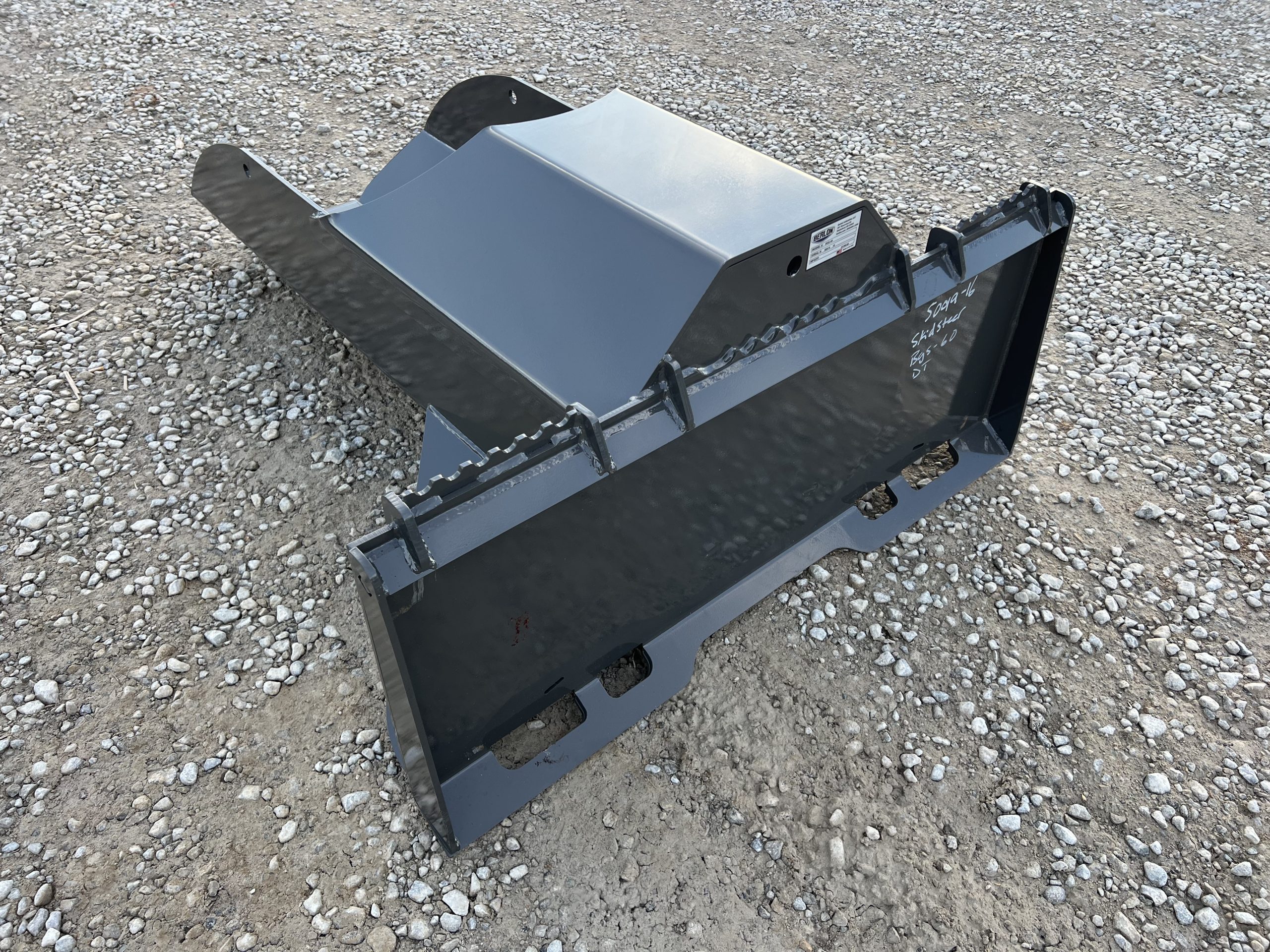 Berlon 60" Gravel Spoon Bucket Attachment Fits Skid Steer Quick Attach - Image 6