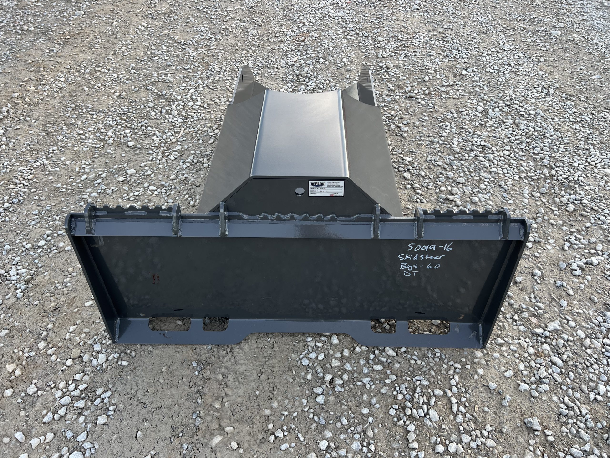 Berlon 60" Gravel Spoon Bucket Attachment Fits Skid Steer Quick Attach - Image 7