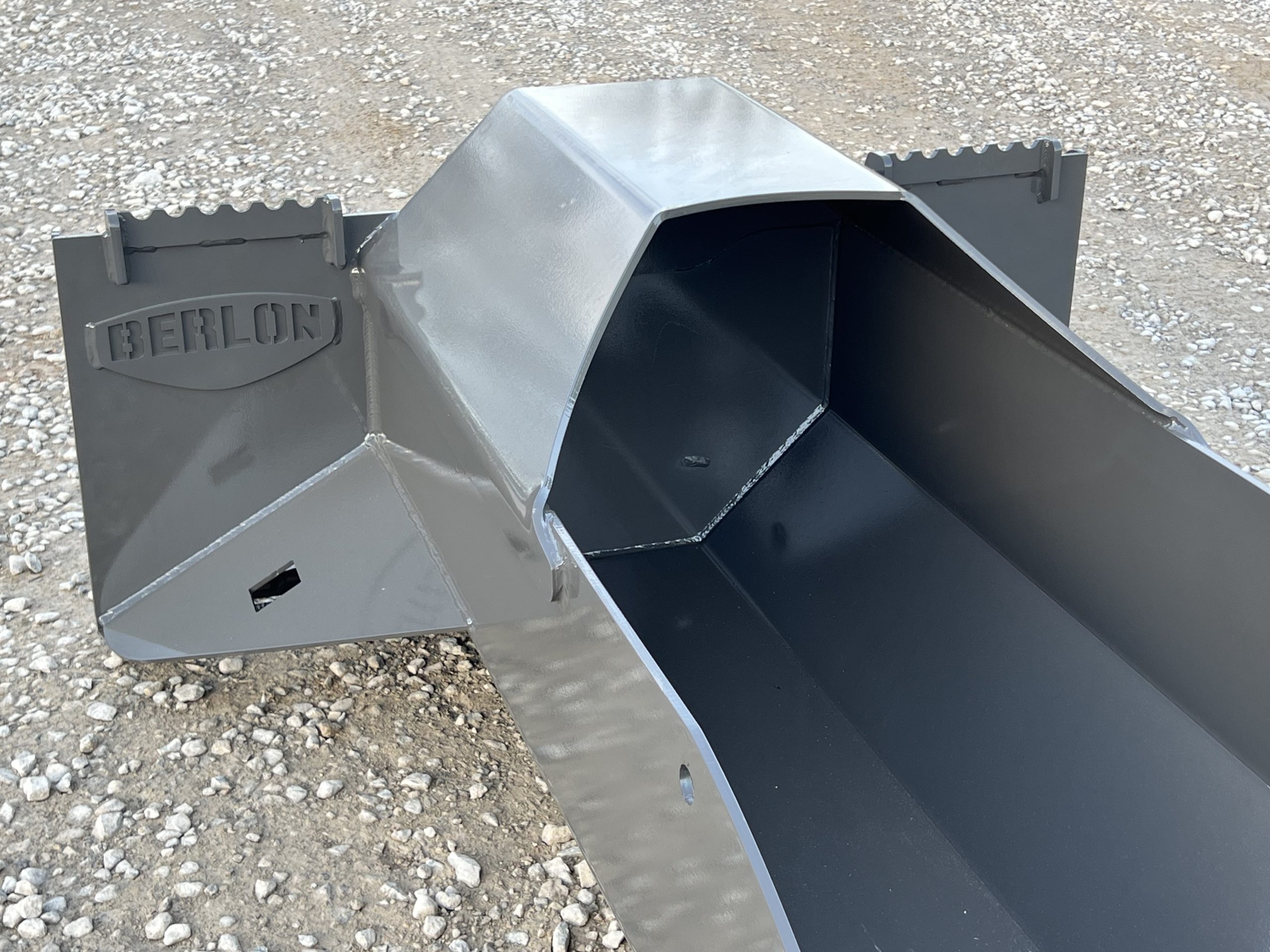 Berlon 60" Gravel Spoon Bucket Attachment Fits Skid Steer Quick Attach - Image 12