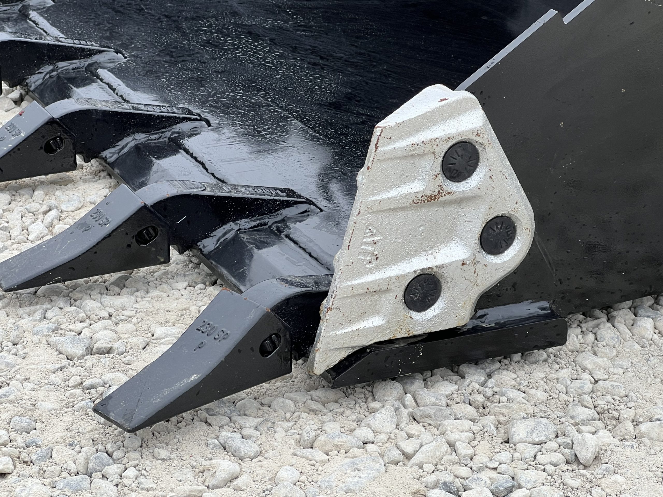 PROWORKS 74" Extreme Heavy Duty Tooth Bucket Attachment Fits Compact Track Loader - Image 7