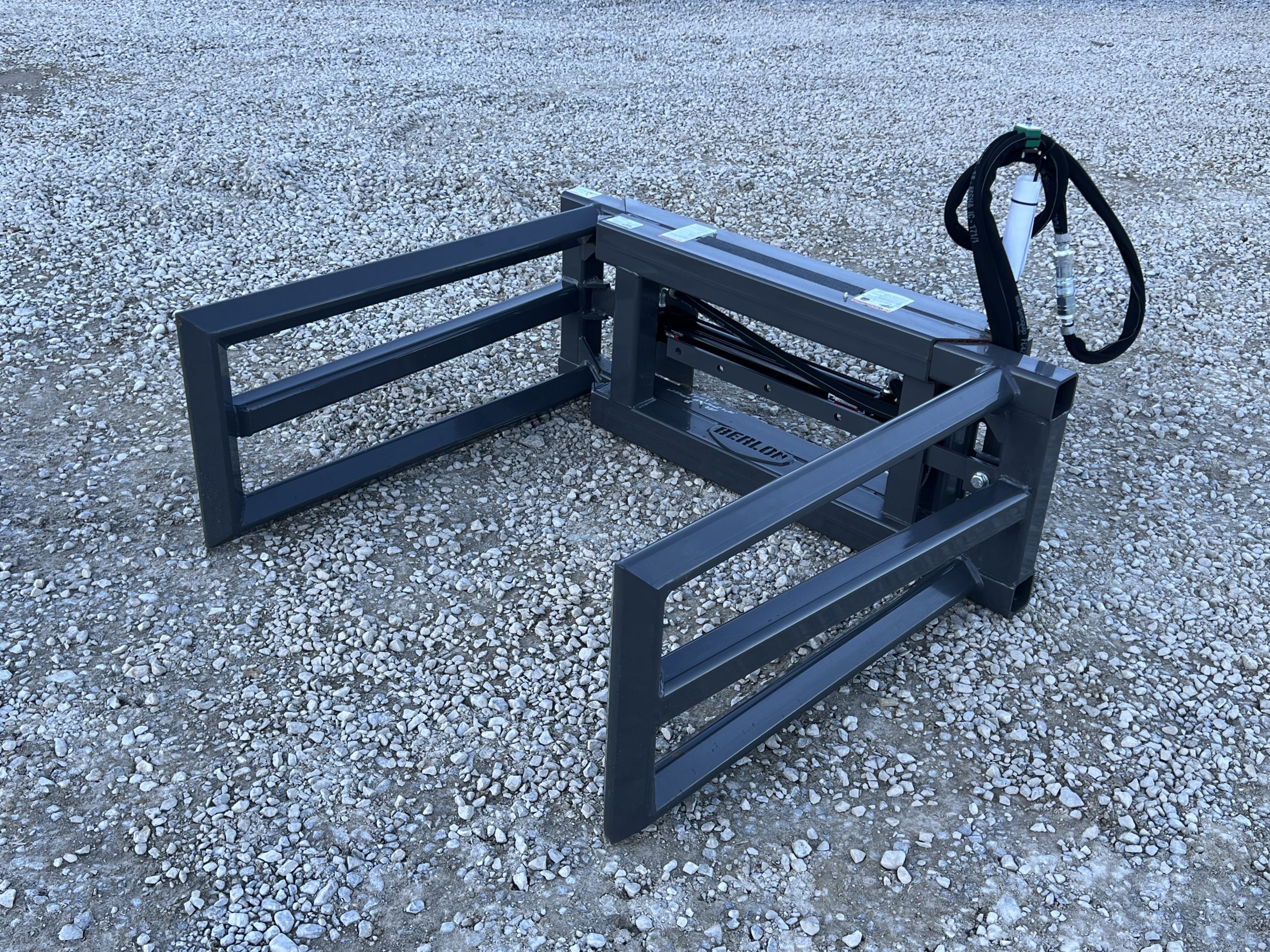 Berlon Bale Handler Grapple Round & Square Bale Fits Skid Steer Tractor Loader - Image 2