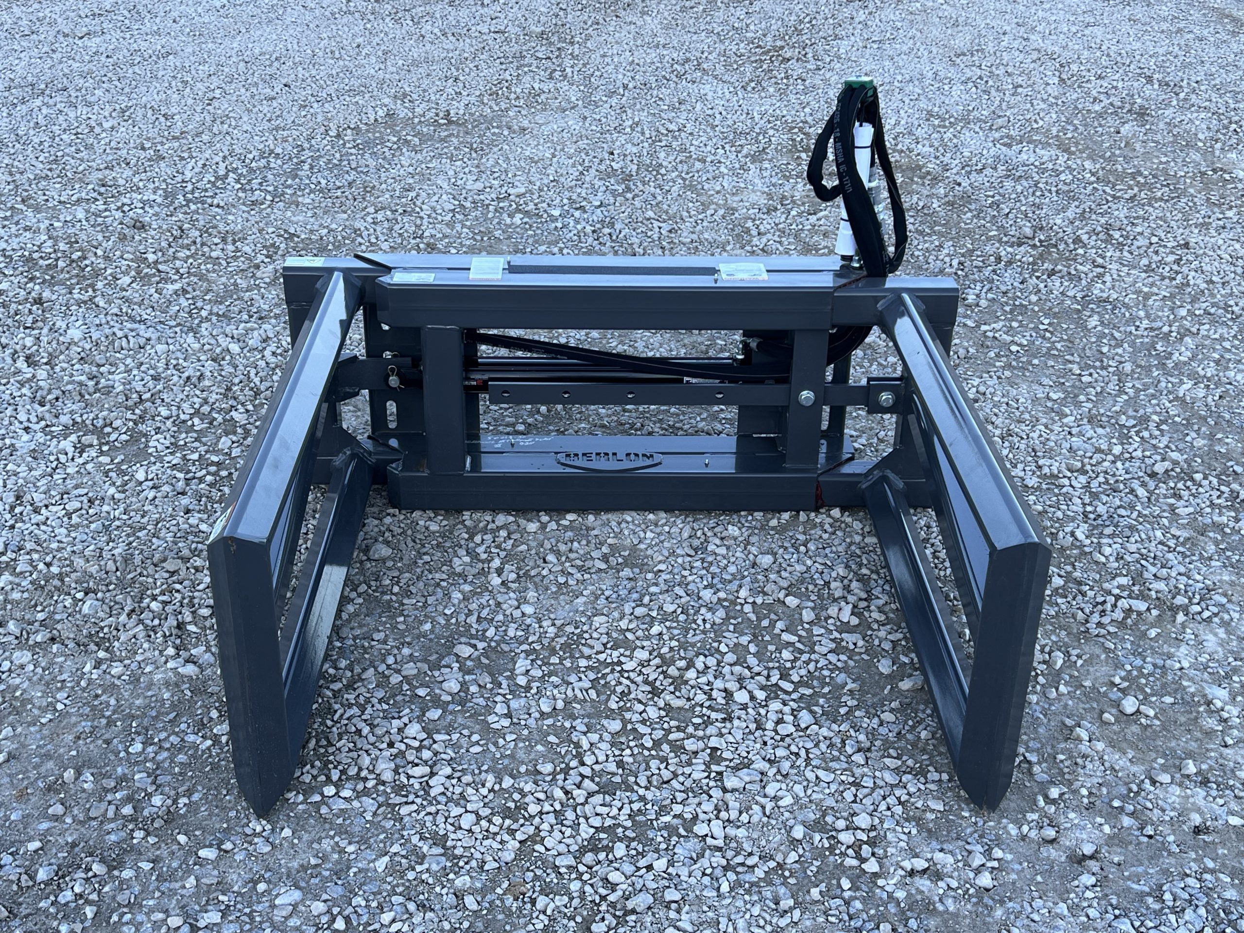 Berlon Bale Handler Grapple Round & Square Bale Fits Skid Steer Tractor Loader - Image 3