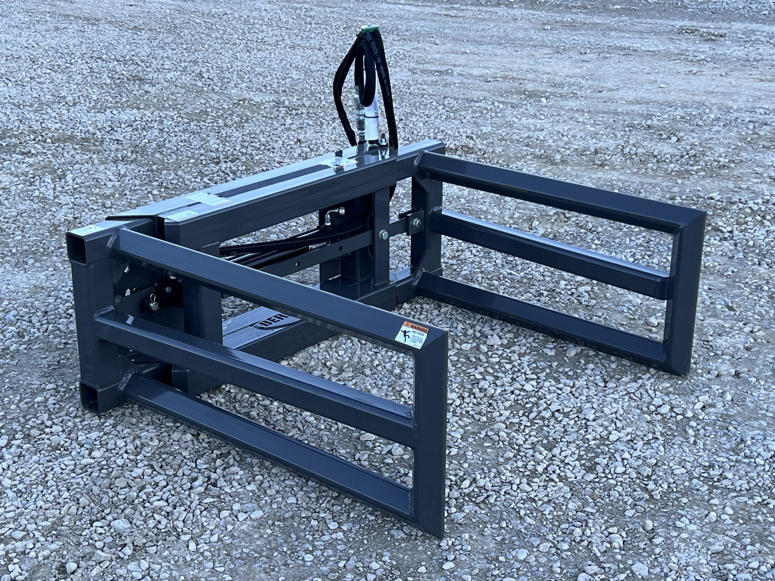 Berlon Bale Handler Grapple Round & Square Bale Fits Skid Steer Tractor Loader - Image 4