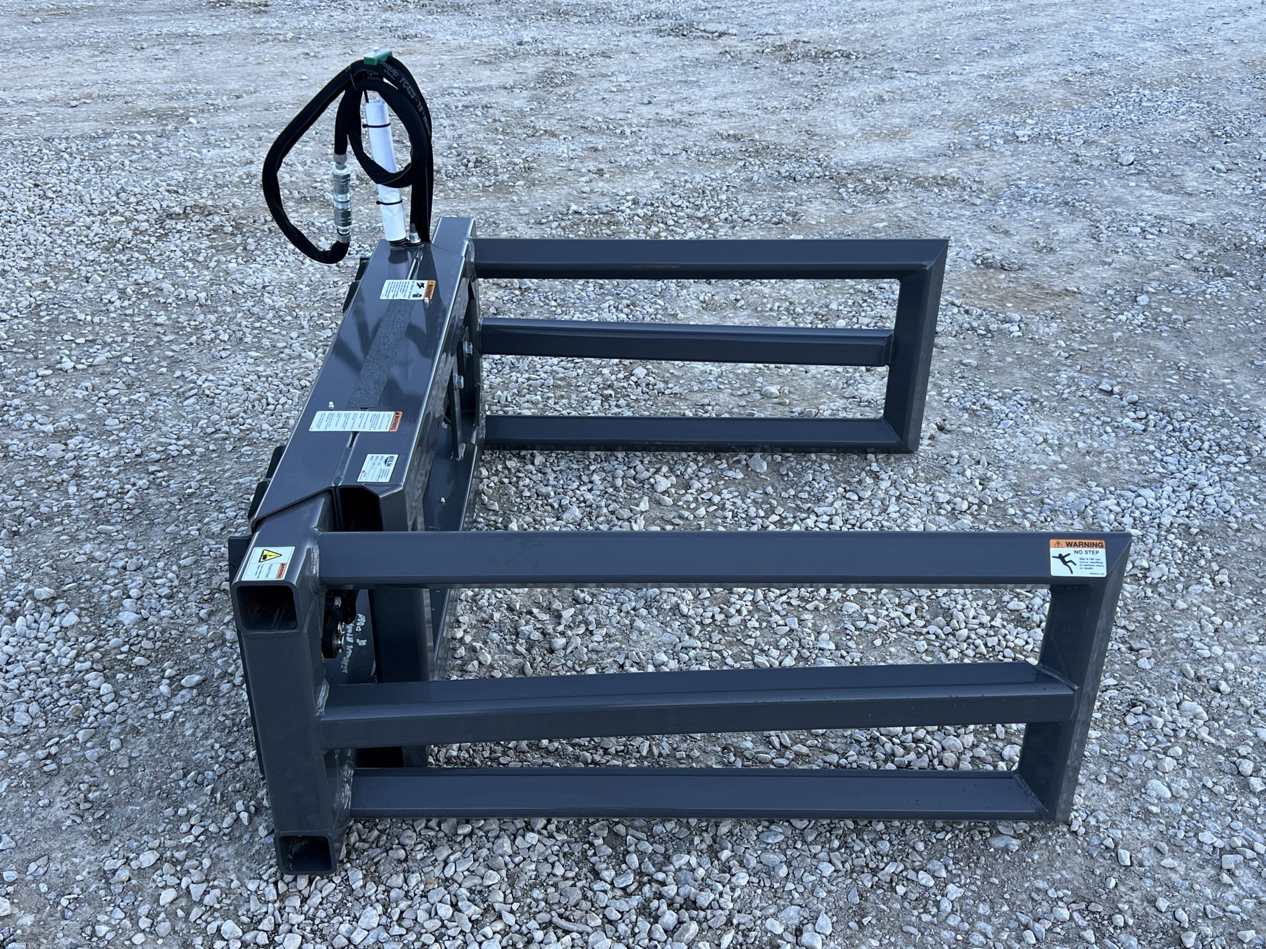 Berlon Bale Handler Grapple Round & Square Bale Fits Skid Steer Tractor Loader - Image 5