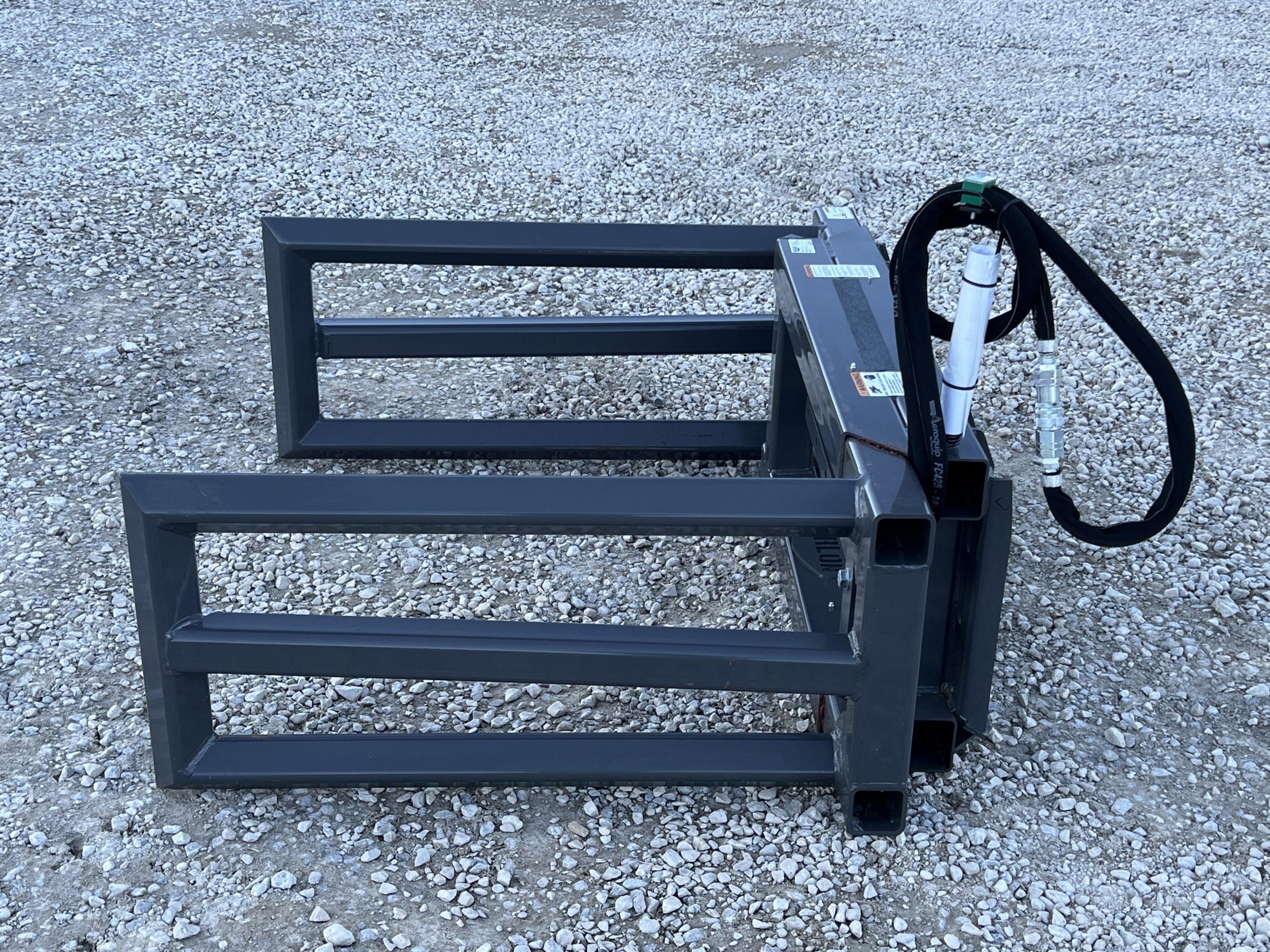 Berlon Bale Handler Grapple Round & Square Bale Fits Skid Steer Tractor Loader - Image 9