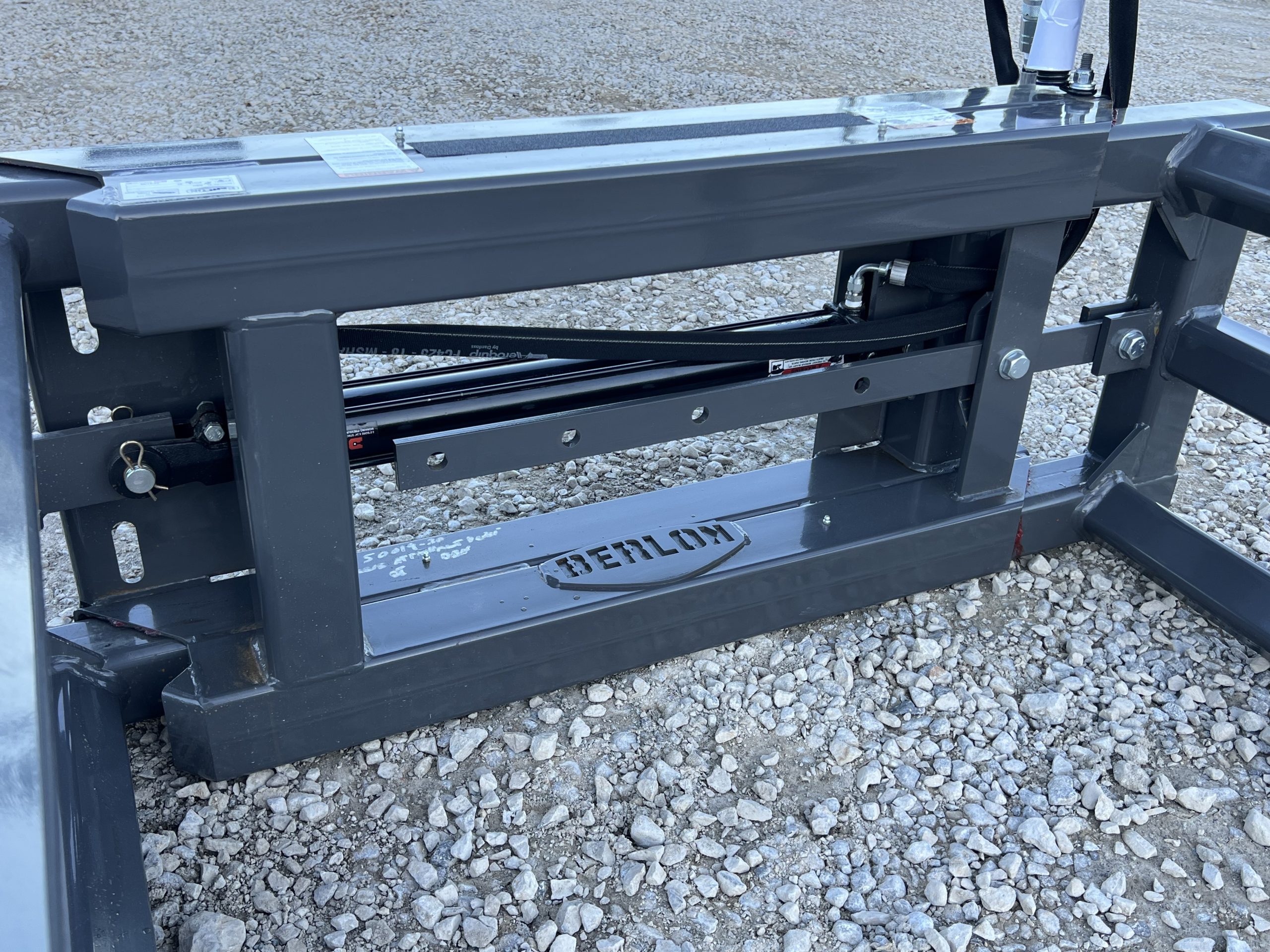 Berlon Bale Handler Grapple Round & Square Bale Fits Skid Steer Tractor Loader - Image 11