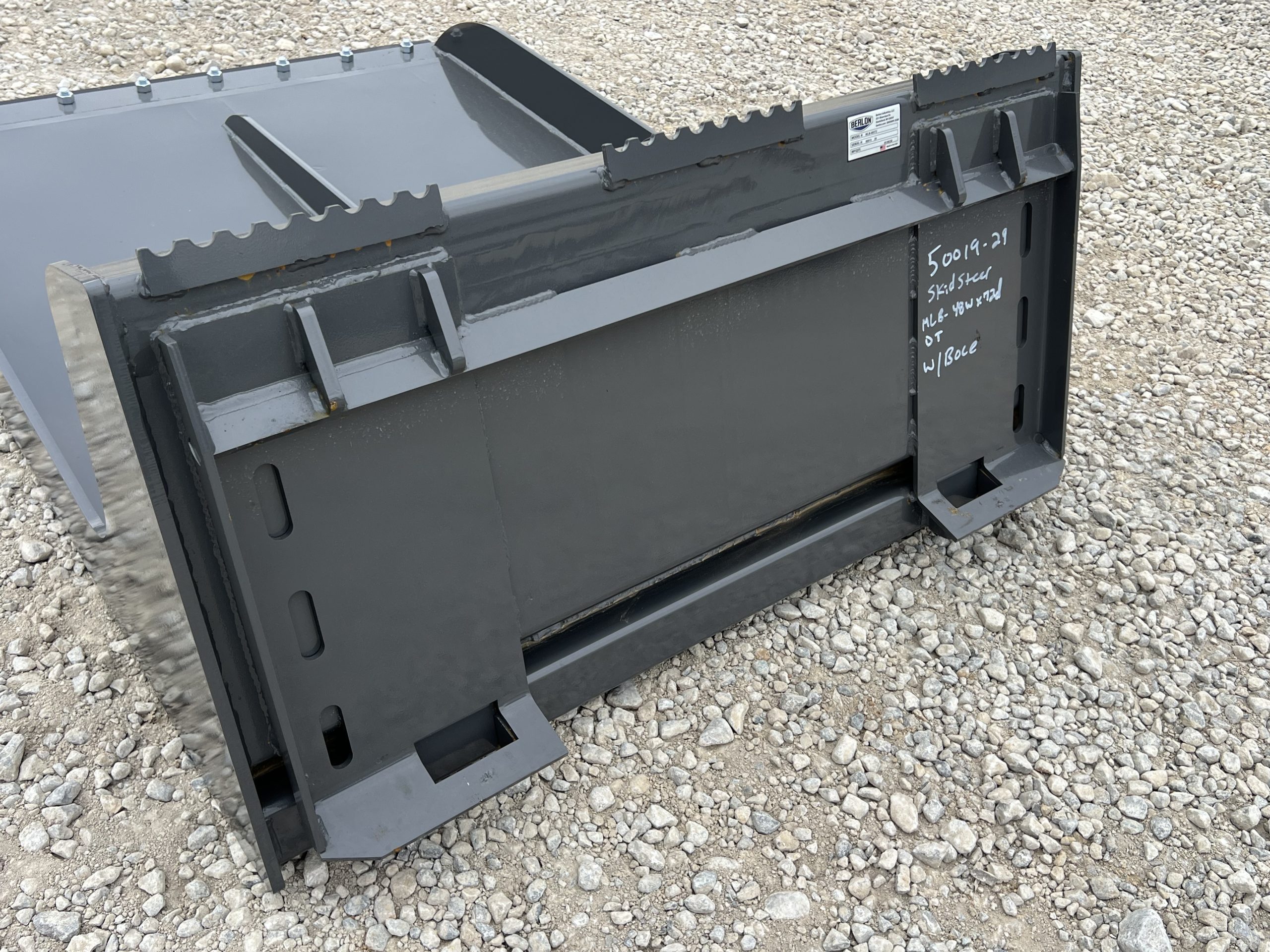 Berlon 48" x 72" Material Long Bucket Attachment Conveyor Cleanup Fits Skid Steer - Image 12