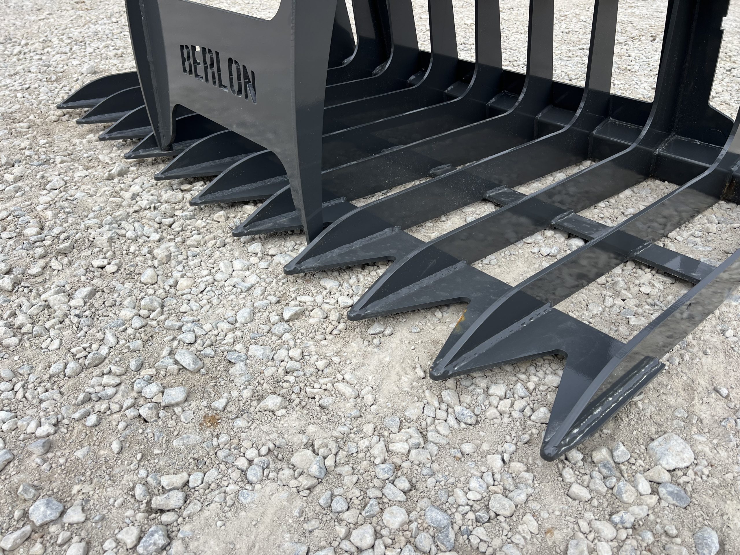 Berlon 66" Compact Tractor Root Brush Grapple Attachment Fits John Deere Loader - Image 10