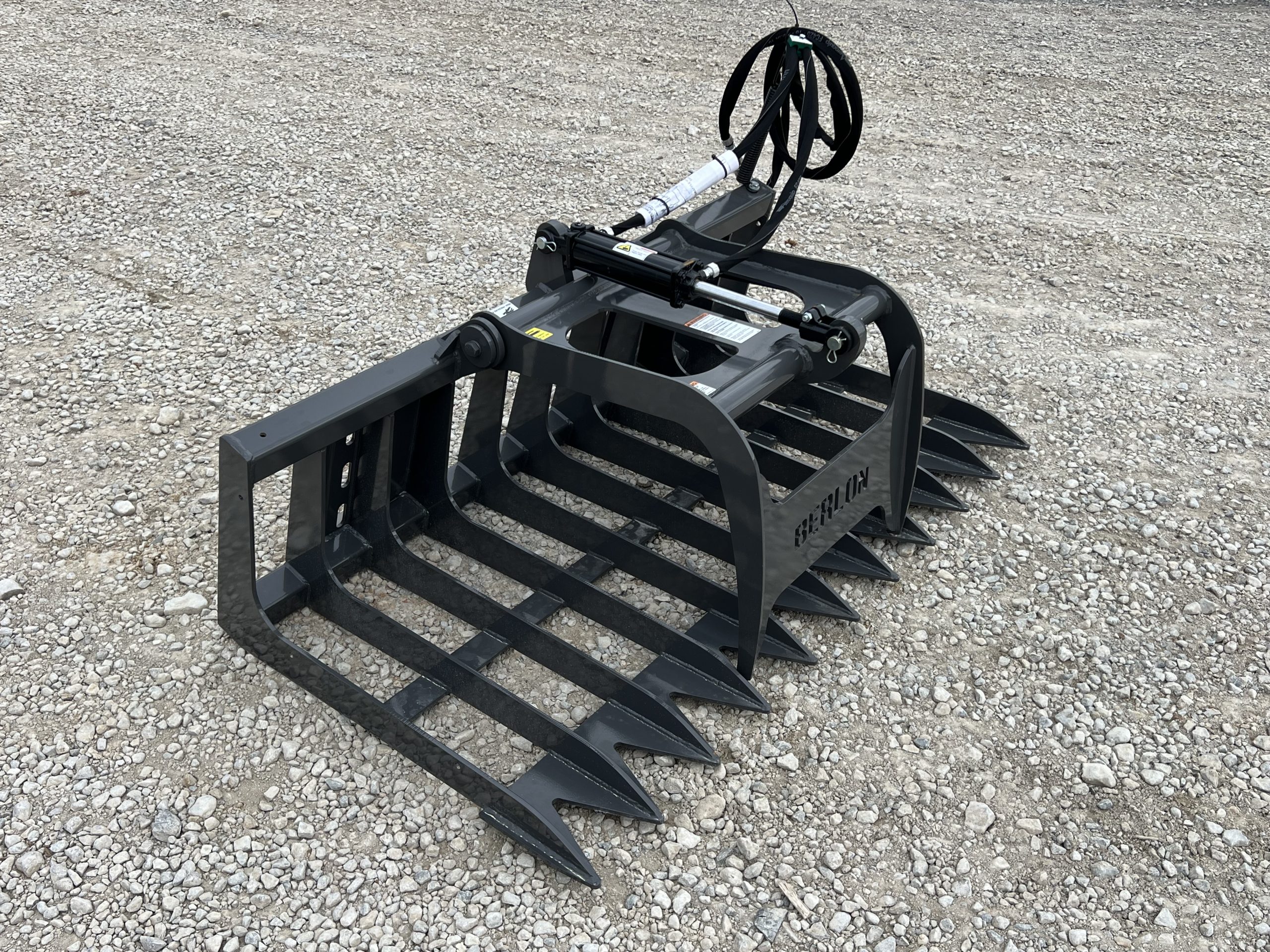 Berlon 66" Root Brush Grapple Attachment Fits Skid Steer Compact Tractor Loader - Image 4