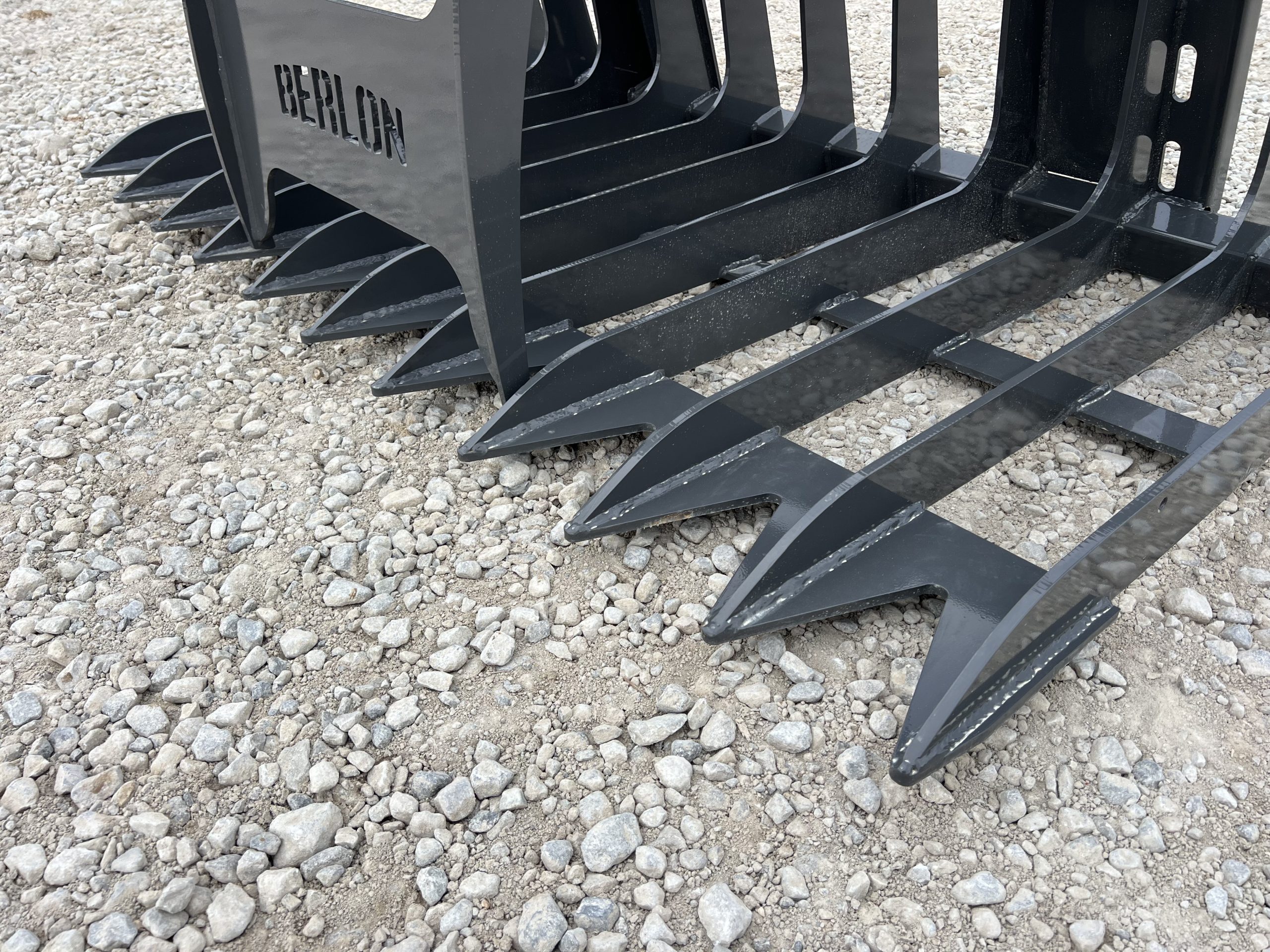 Berlon 66" Root Brush Grapple Attachment Fits Skid Steer Compact Tractor Loader - Image 10