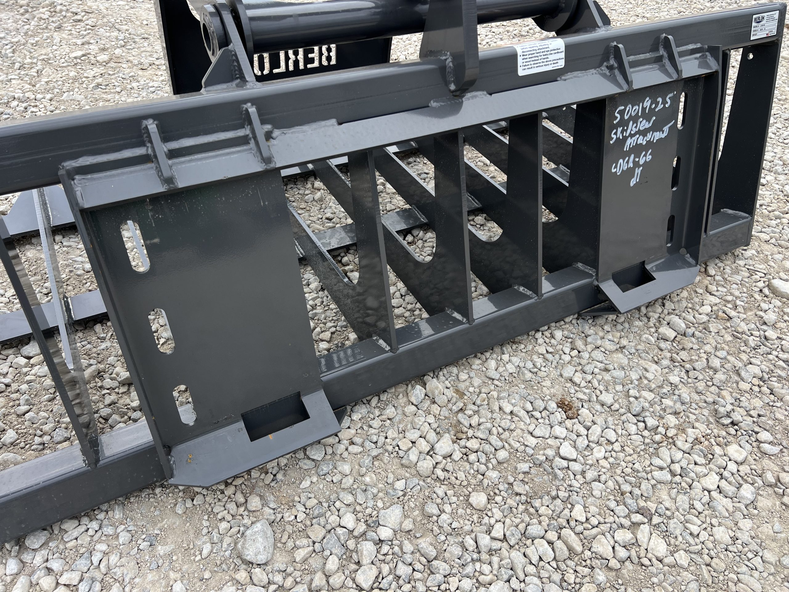 Berlon 66" Root Brush Grapple Attachment Fits Skid Steer Compact Tractor Loader - Image 13